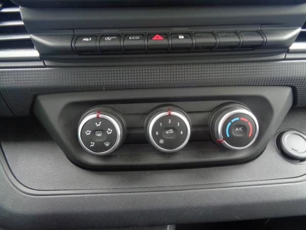 Vente en ligne Renault Trafic 3 Fourgon TRAFIC FGN L1H2 3T BLUE DCI 150 GSR2 au prix de 33 490 €