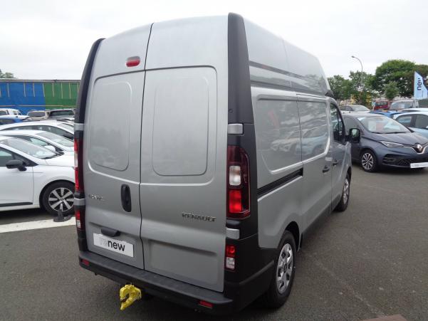 Vente en ligne Renault Trafic 3 Fourgon TRAFIC FGN L1H2 3T BLUE DCI 150 GSR2 au prix de 33 490 €