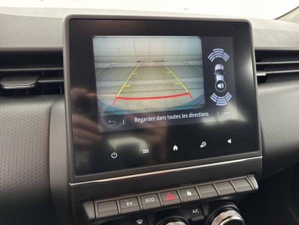 Vente en ligne Renault Clio 5 Clio E-Tech 140 - 21N au prix de 16 890 €
