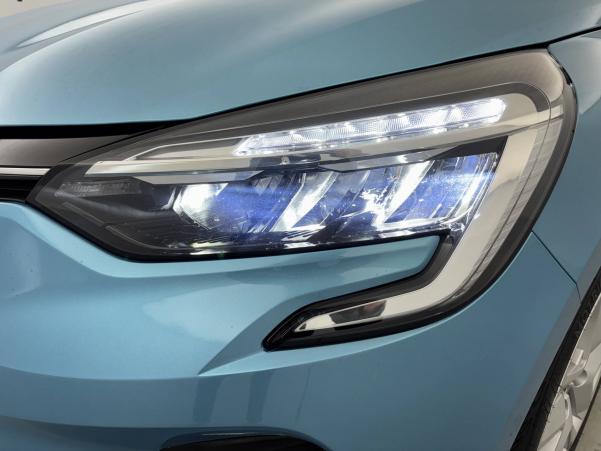 Vente en ligne Renault Clio 5 Clio E-Tech 140 - 21N au prix de 16 890 €