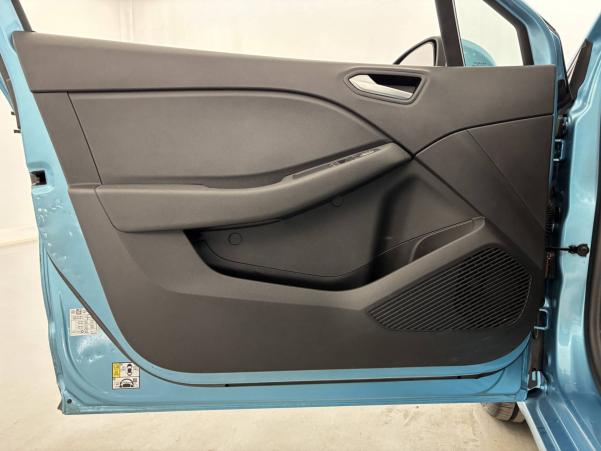 Vente en ligne Renault Clio 5 Clio E-Tech 140 - 21N au prix de 16 890 €