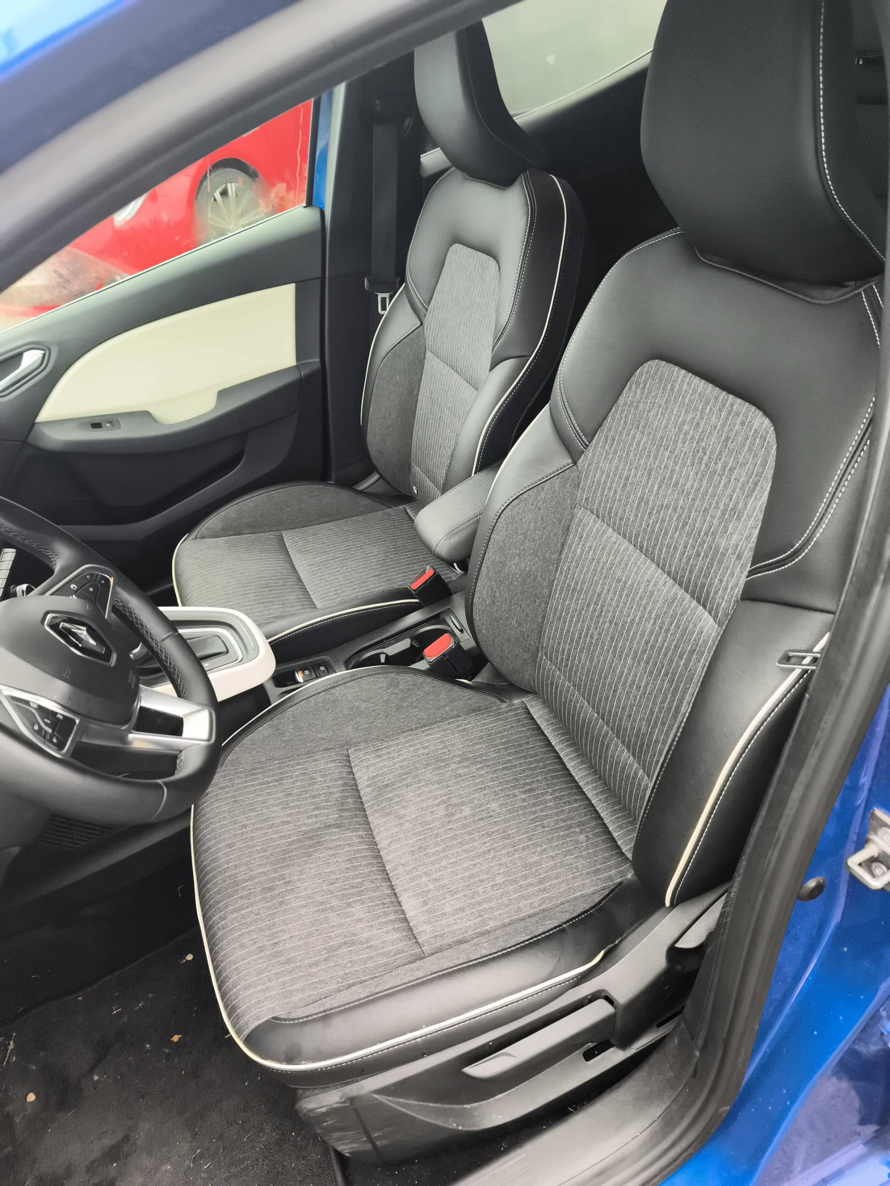 Vente en ligne Renault Clio 5 Clio E-Tech hybride 145 au prix de 15 890 €