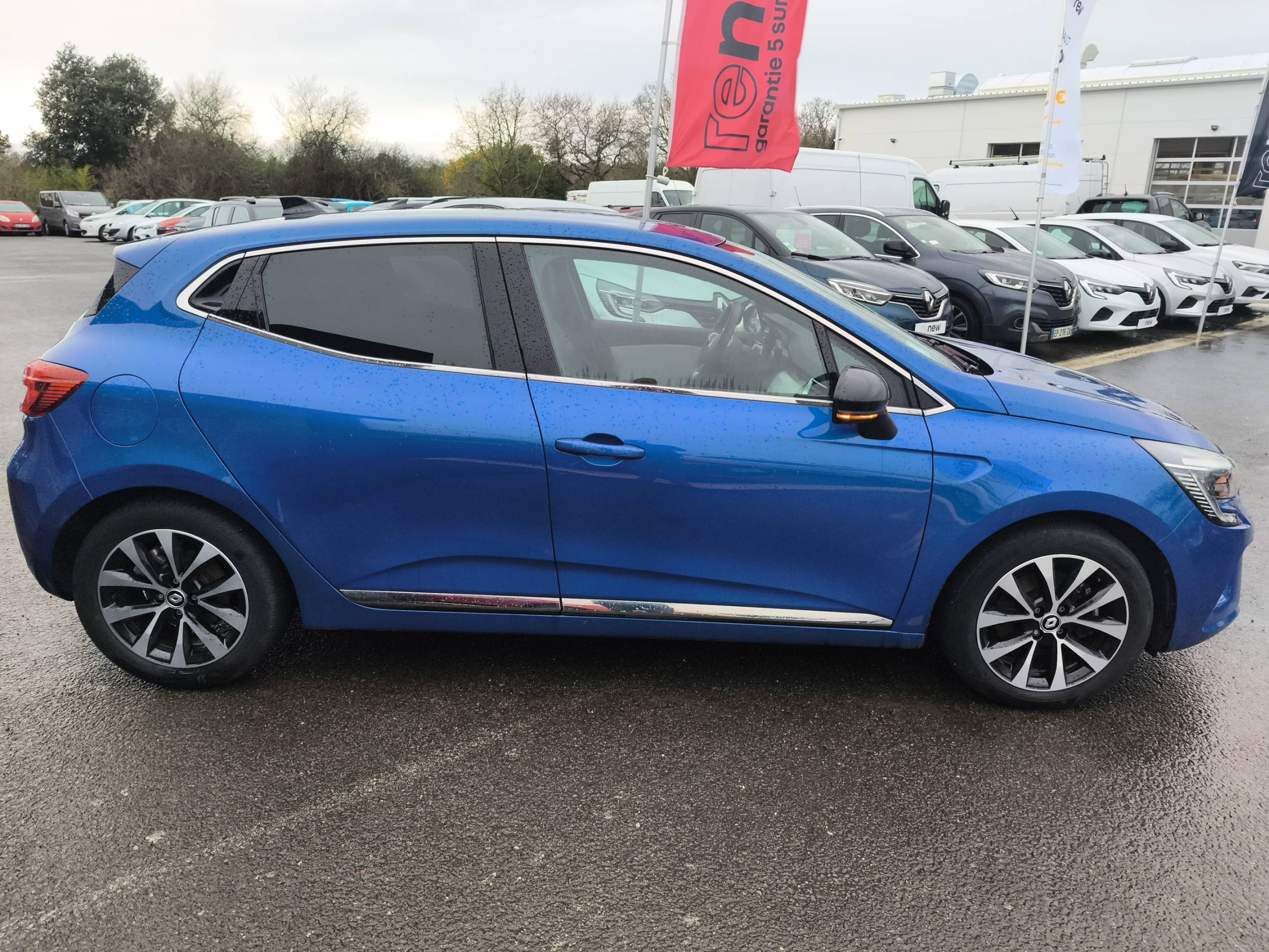 Vente en ligne Renault Clio 5 Clio E-Tech hybride 145 au prix de 15 890 €