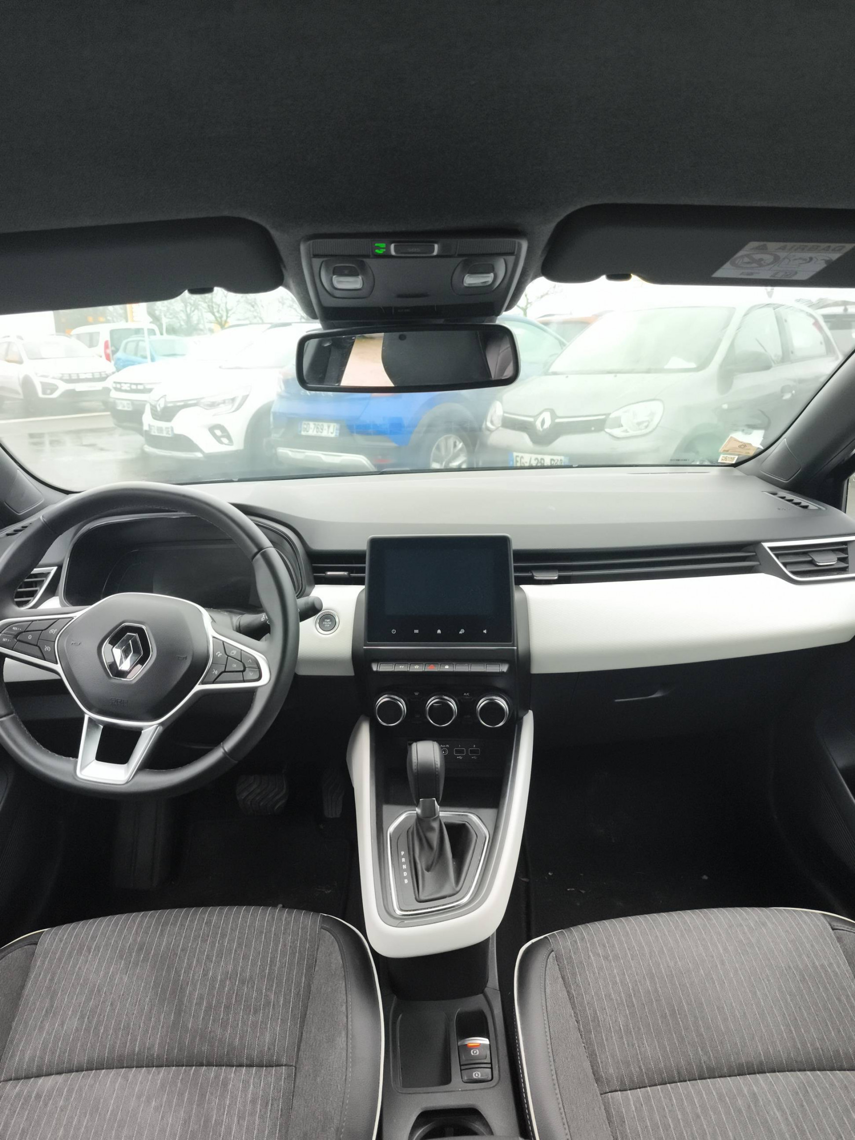 Vente en ligne Renault Clio 5 Clio E-Tech hybride 145 au prix de 15 890 €