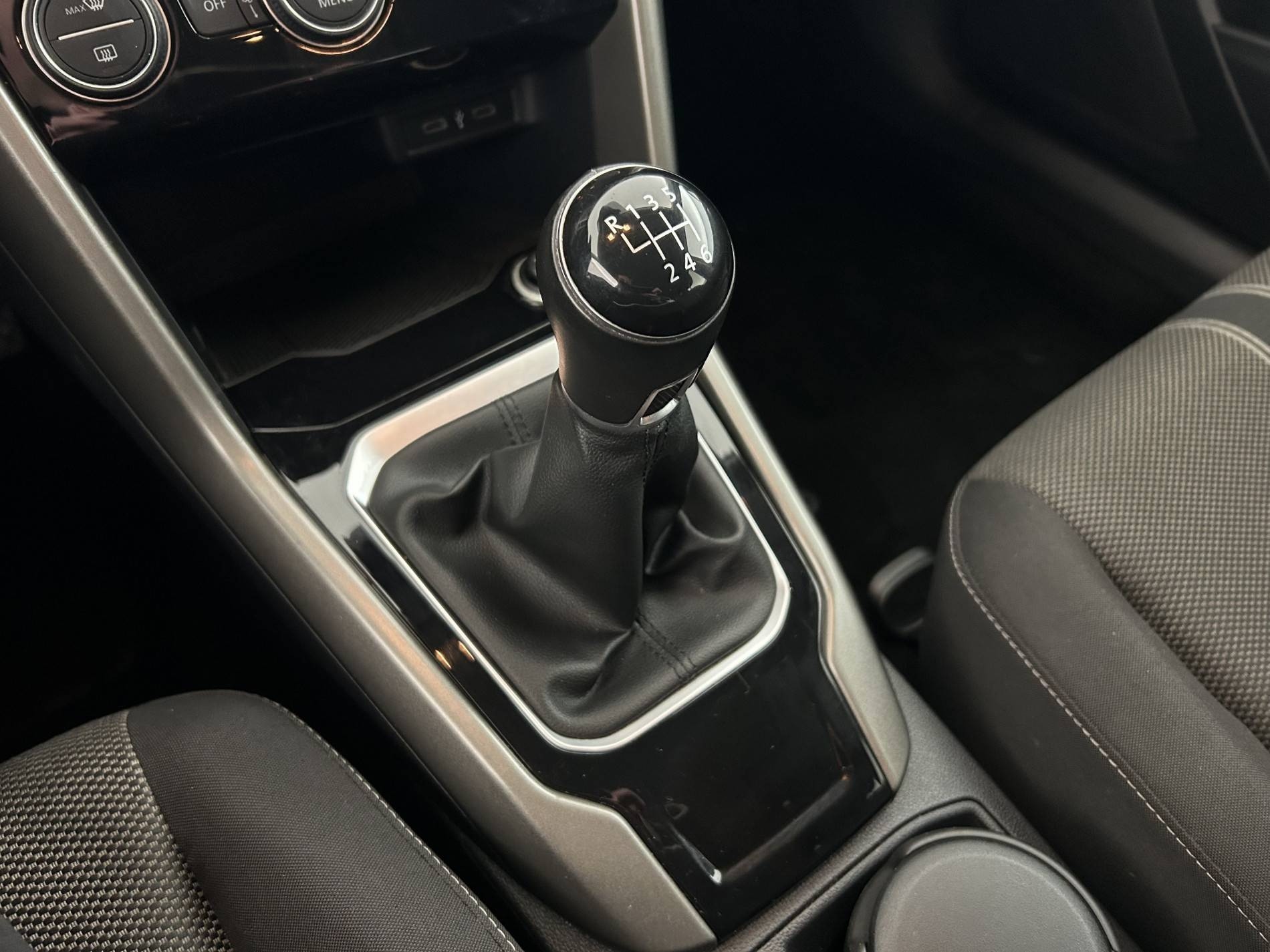 Vente en ligne Volkswagen T-Roc  1.0 TSI 110 Start/Stop BVM6 au prix de 18 190 €