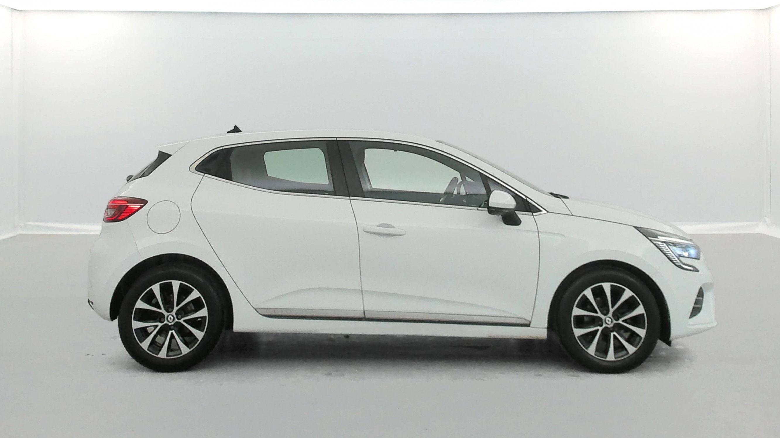 Vente en ligne Renault Clio 5 Clio TCe 90 - 21N au prix de 15 490 €