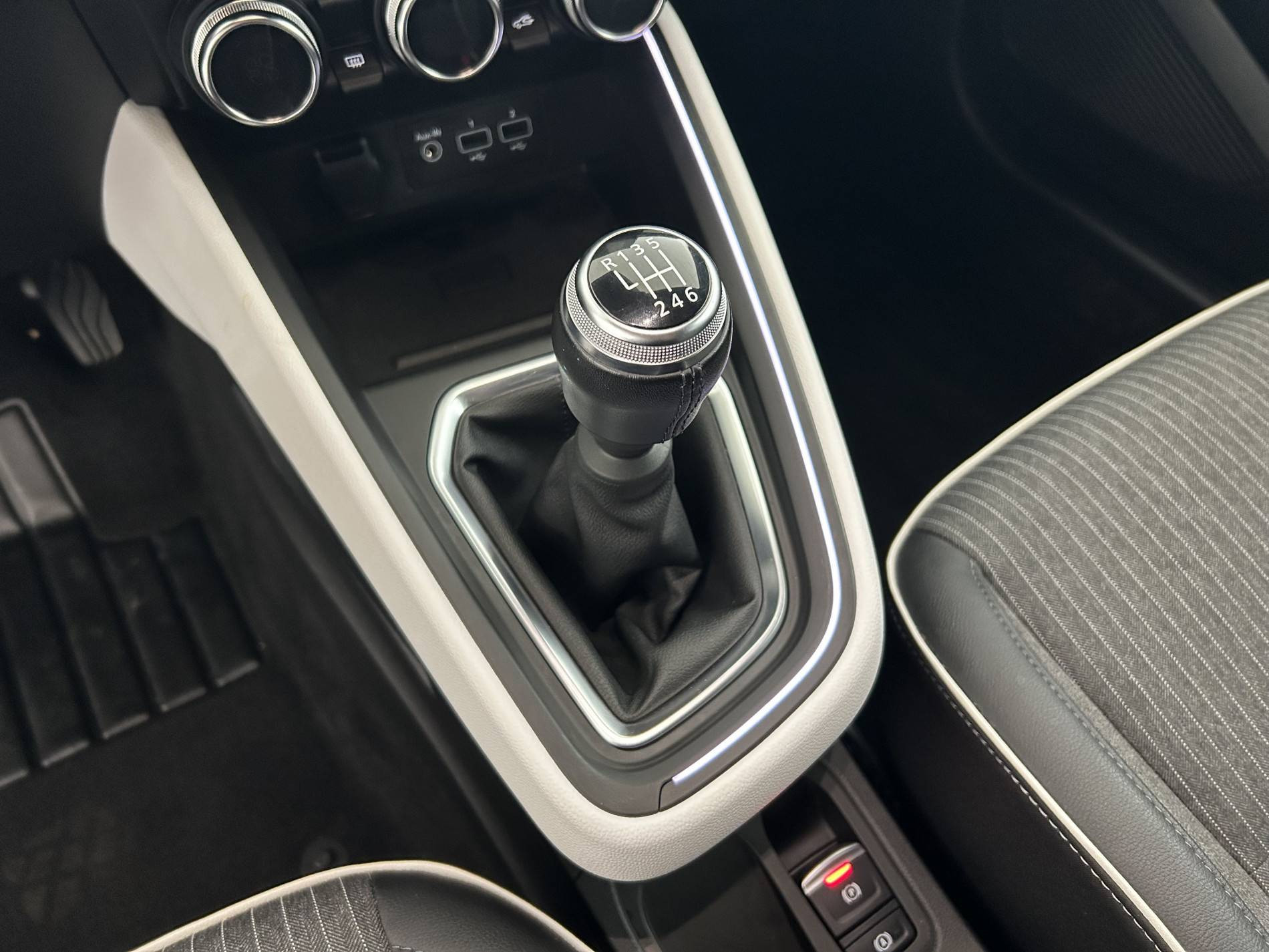 Vente en ligne Renault Clio 5 Clio TCe 90 - 21N au prix de 15 490 €