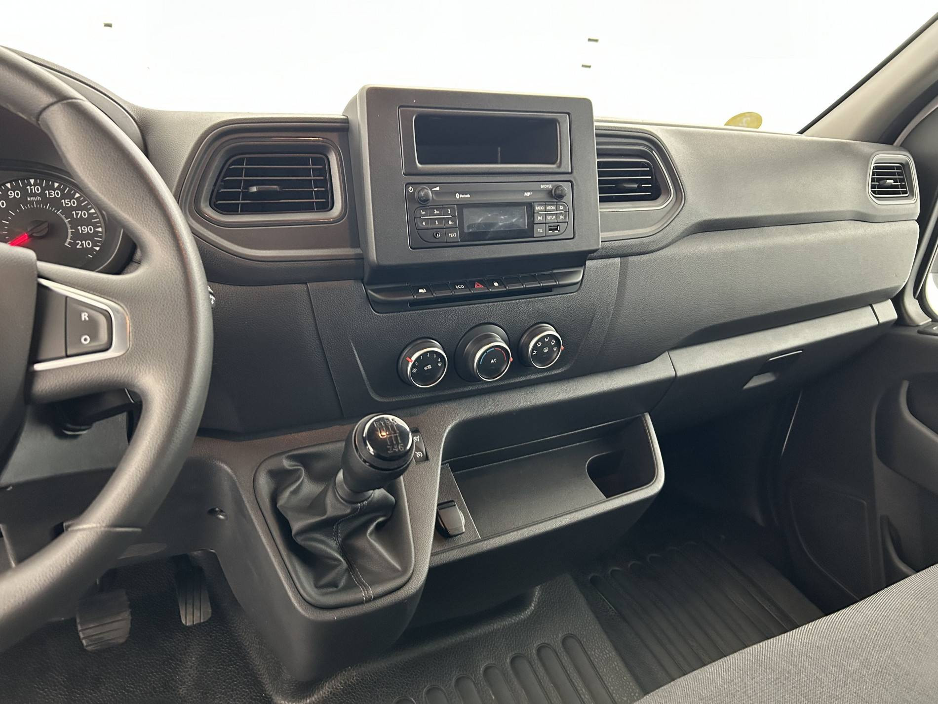 Vente en ligne Renault Master Fourgon MASTER FGN TRAC F3500 L2H2 BLUE DCI 135 au prix de 26 990 €