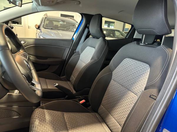 Vente en ligne Renault Clio 5 Clio E-Tech full hybrid 145 au prix de 18 900 €