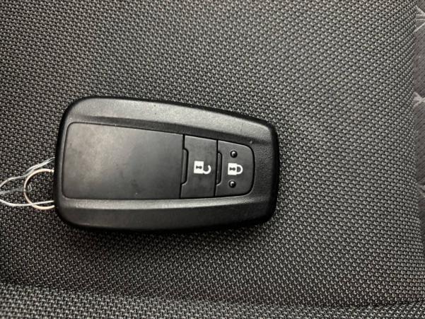 Vente en ligne Toyota C-HR C-HR Hybride 1.8L au prix de 24 500 €