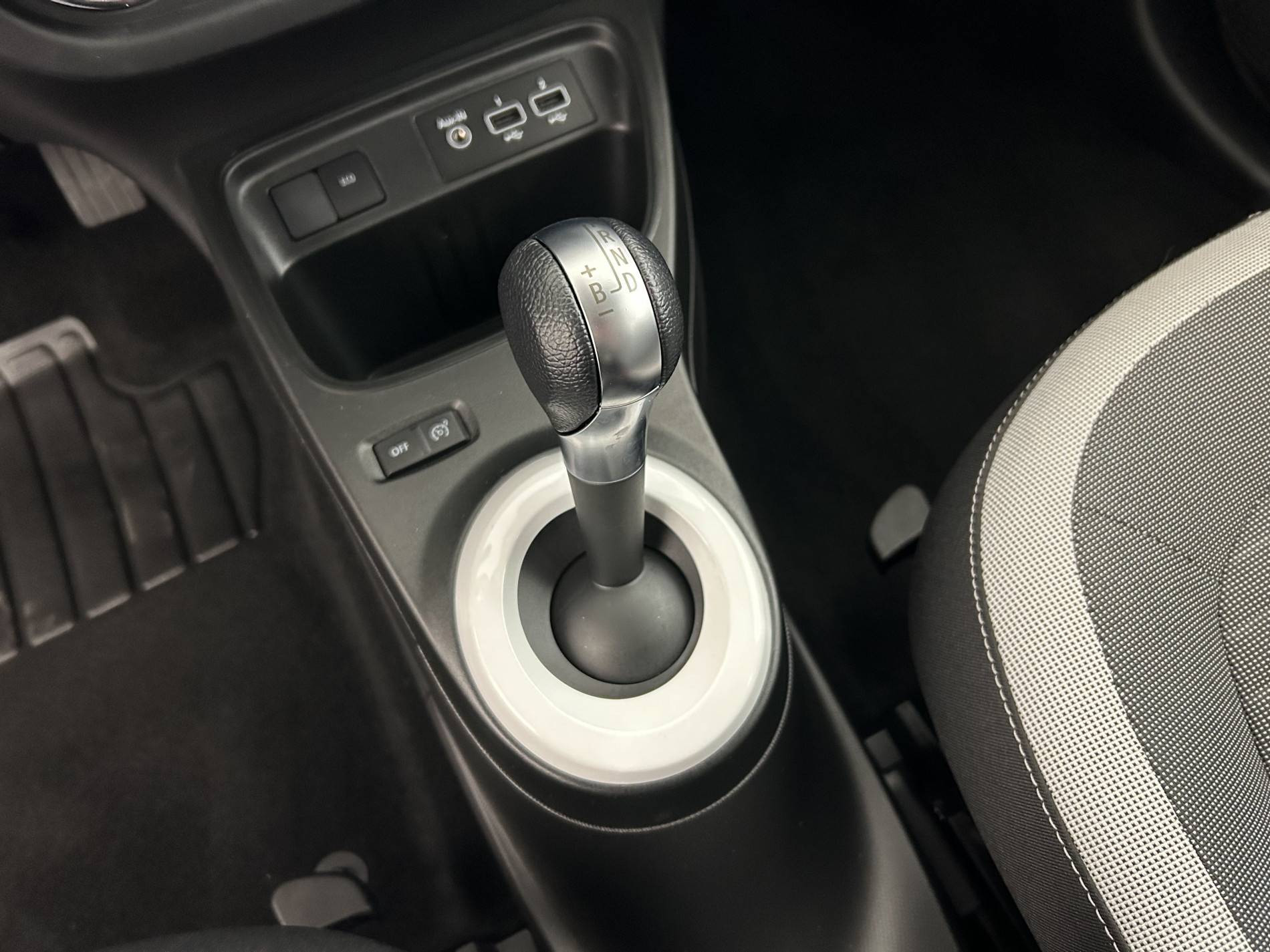 Vente en ligne Renault Twingo Electrique Twingo III E-Tech au prix de 11 990 €