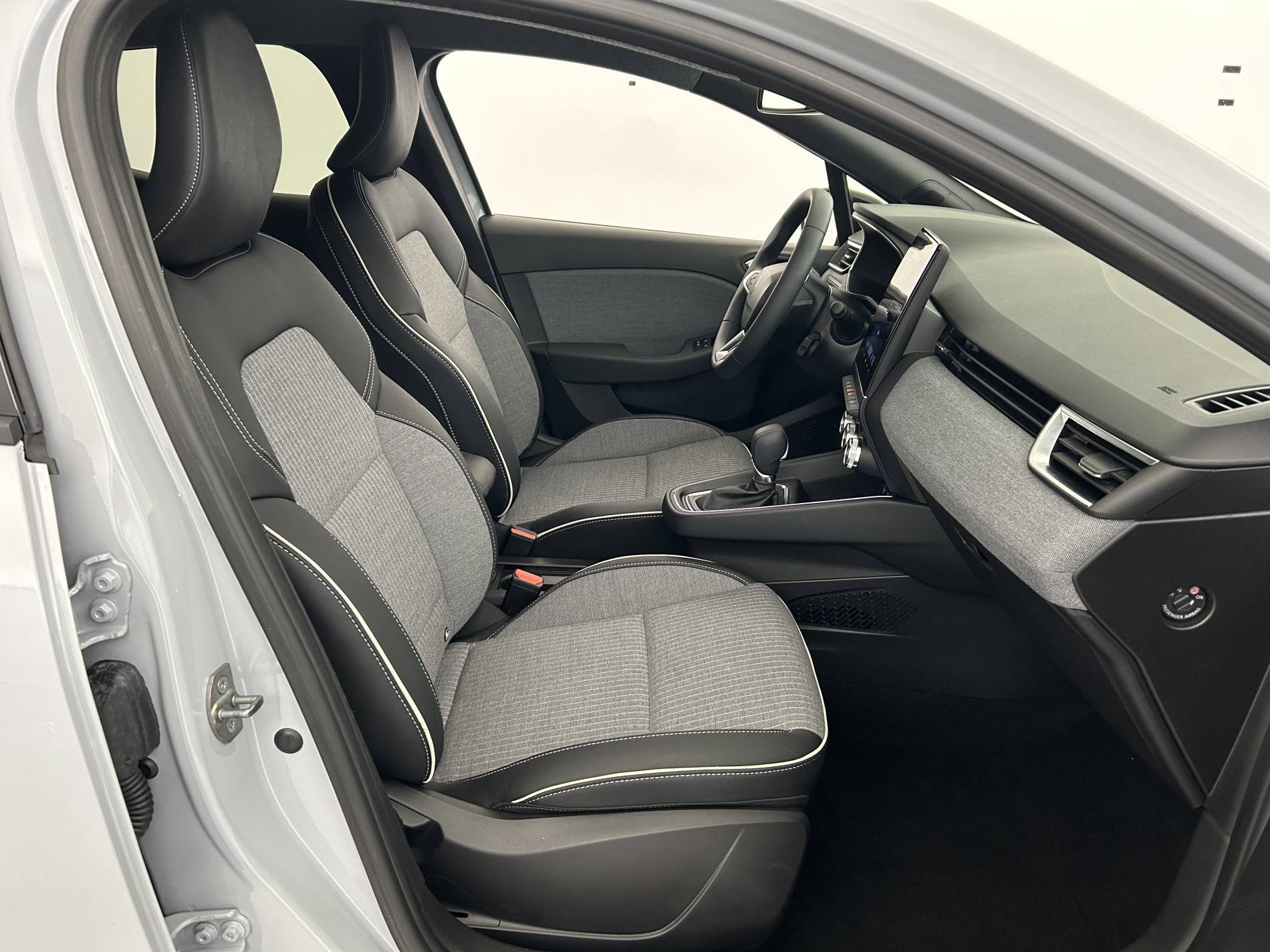 Vente en ligne Renault Clio 5 Clio E-Tech full hybrid 145 au prix de 21 990 €