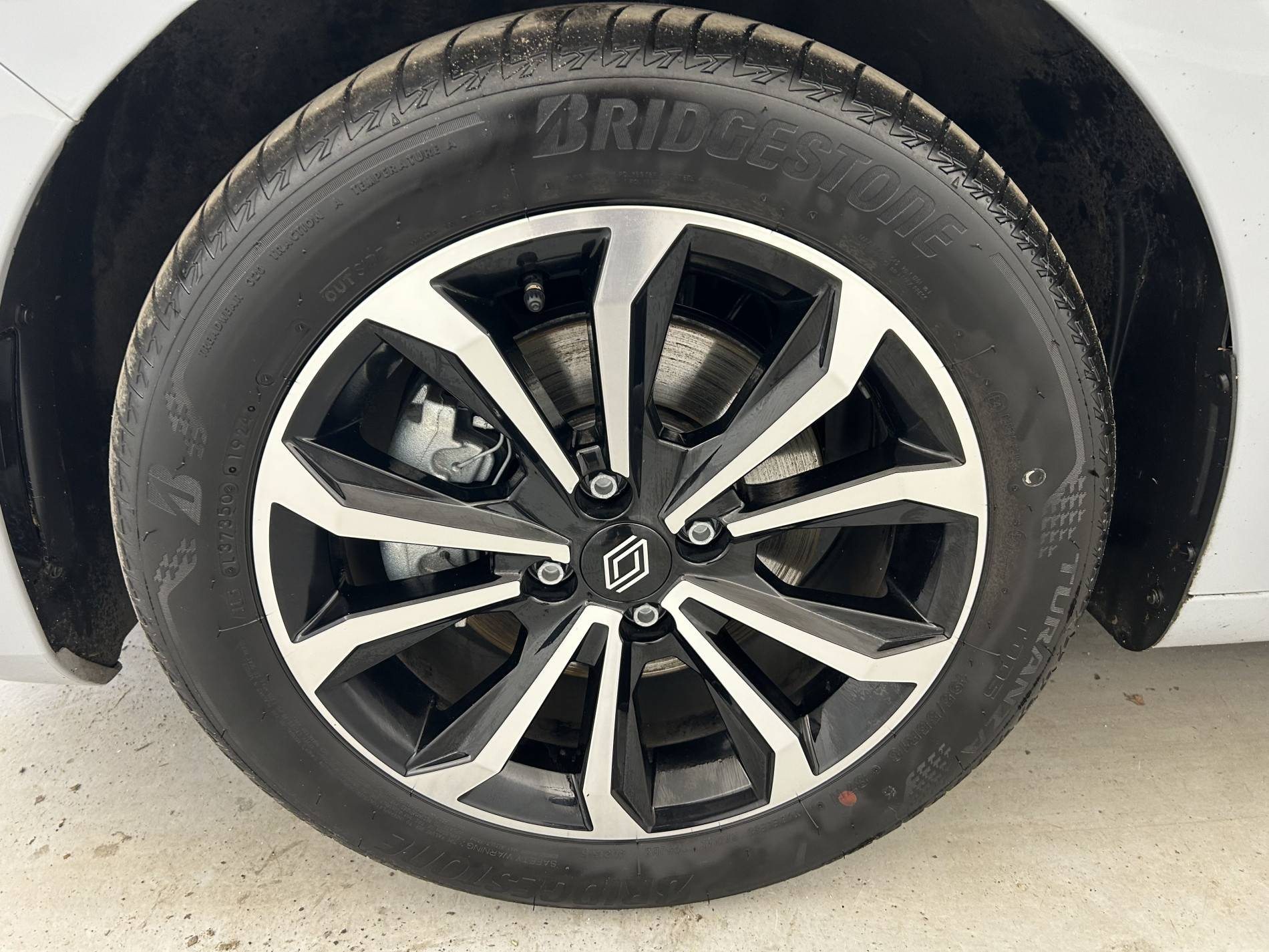 Vente en ligne Renault Clio 5 Clio E-Tech full hybrid 145 au prix de 21 990 €