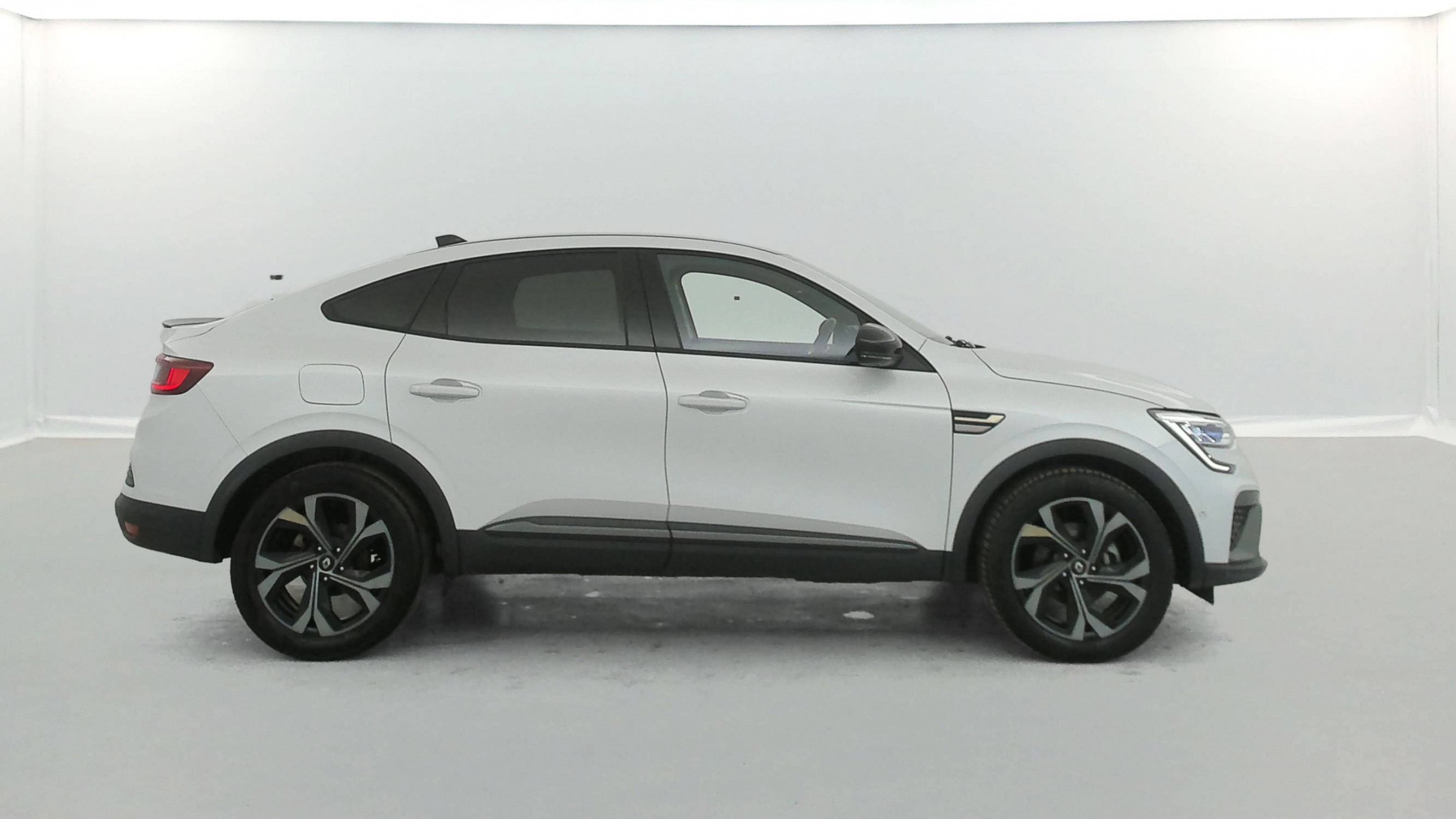 Vente en ligne Renault Arkana  E-Tech hybride 145 - 22 au prix de 22 990 €