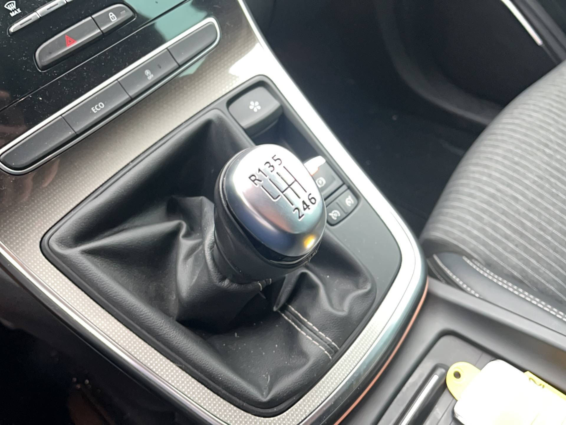 Vente en ligne Renault Scenic 4 Scenic TCe 140 FAP au prix de 19 990 €