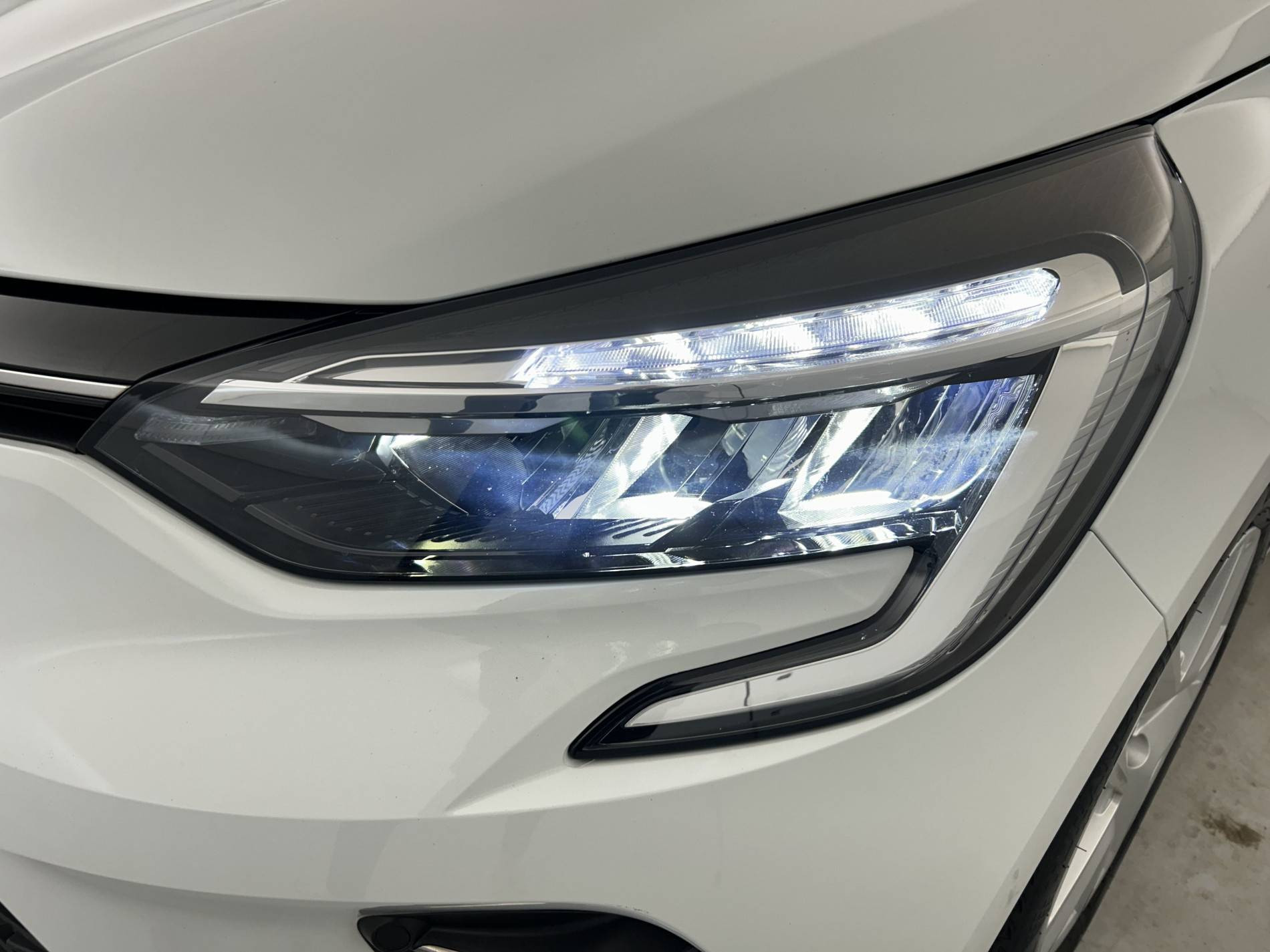 Vente en ligne Renault Clio 5 Clio TCe 90 - 21N au prix de 14 490 €