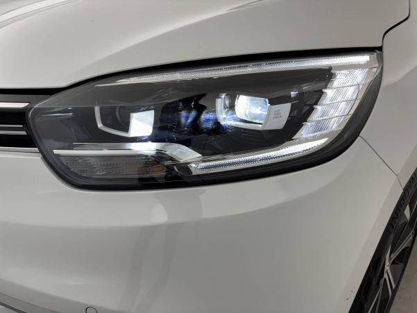 Vente en ligne Renault Grand Scenic 4 Grand Scenic TCe 140 EDC au prix de 25 990 €