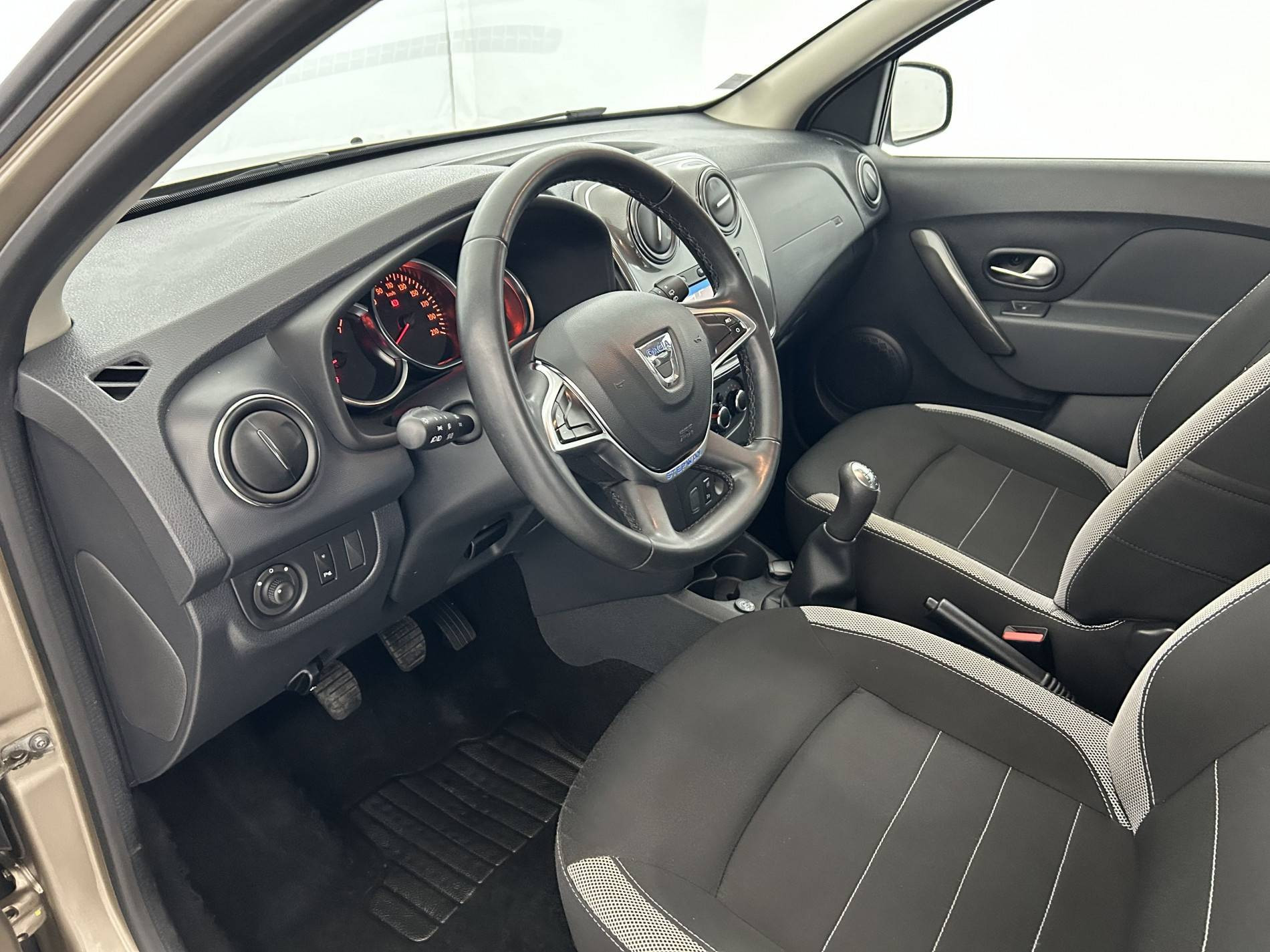 Vente en ligne Dacia Sandero  ECO-G 100 au prix de 10 990 €