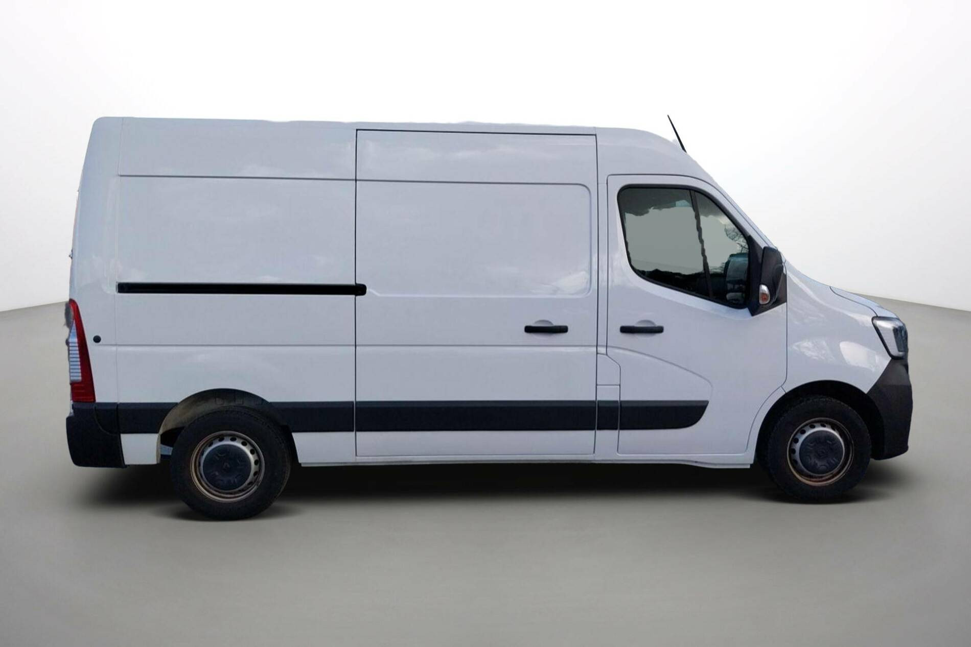 Vente en ligne Renault Master Fourgon MASTER FGN TRAC F3500 L2H2 BLUE DCI 135 au prix de 26 990 €