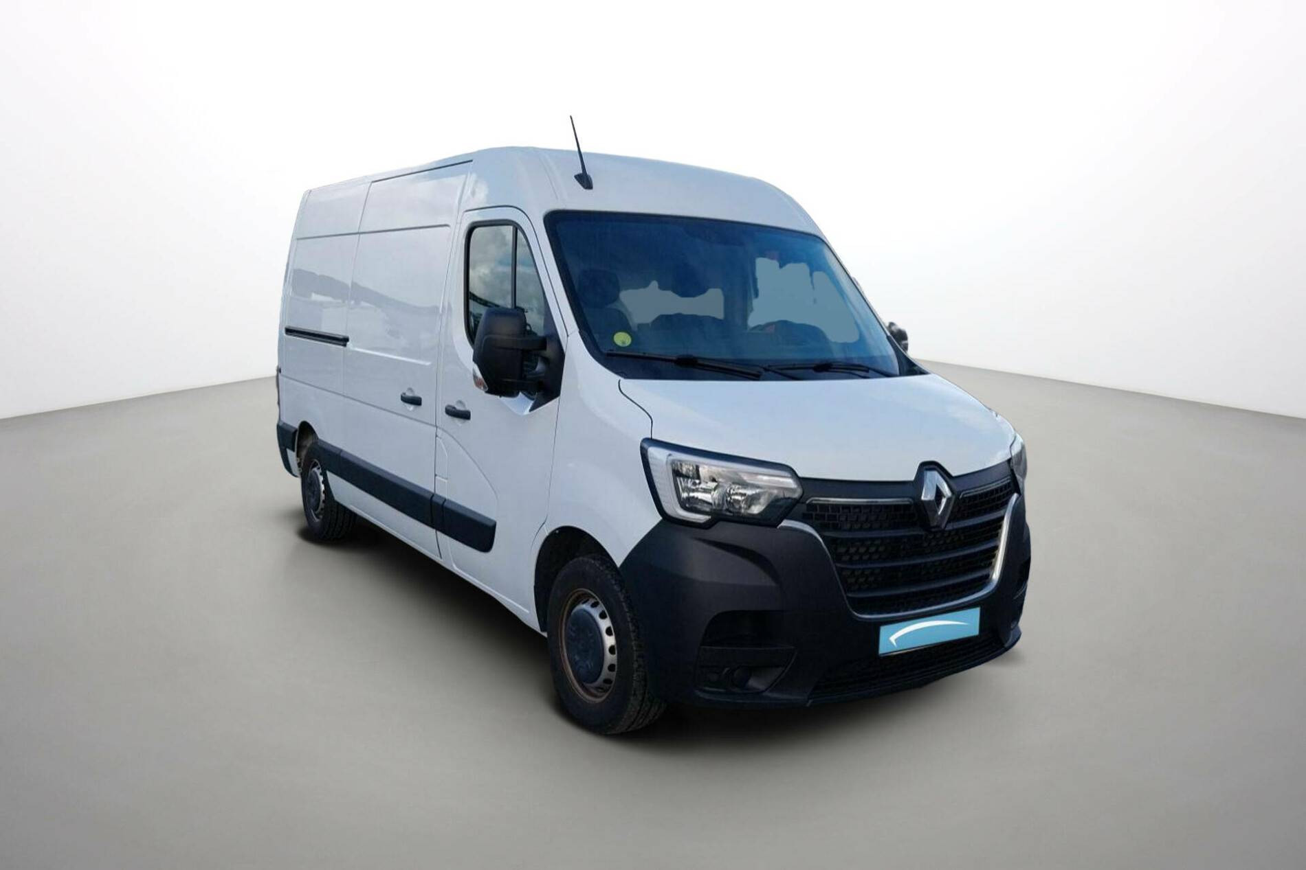 Vente en ligne Renault Master Fourgon MASTER FGN TRAC F3500 L2H2 BLUE DCI 135 au prix de 26 990 €