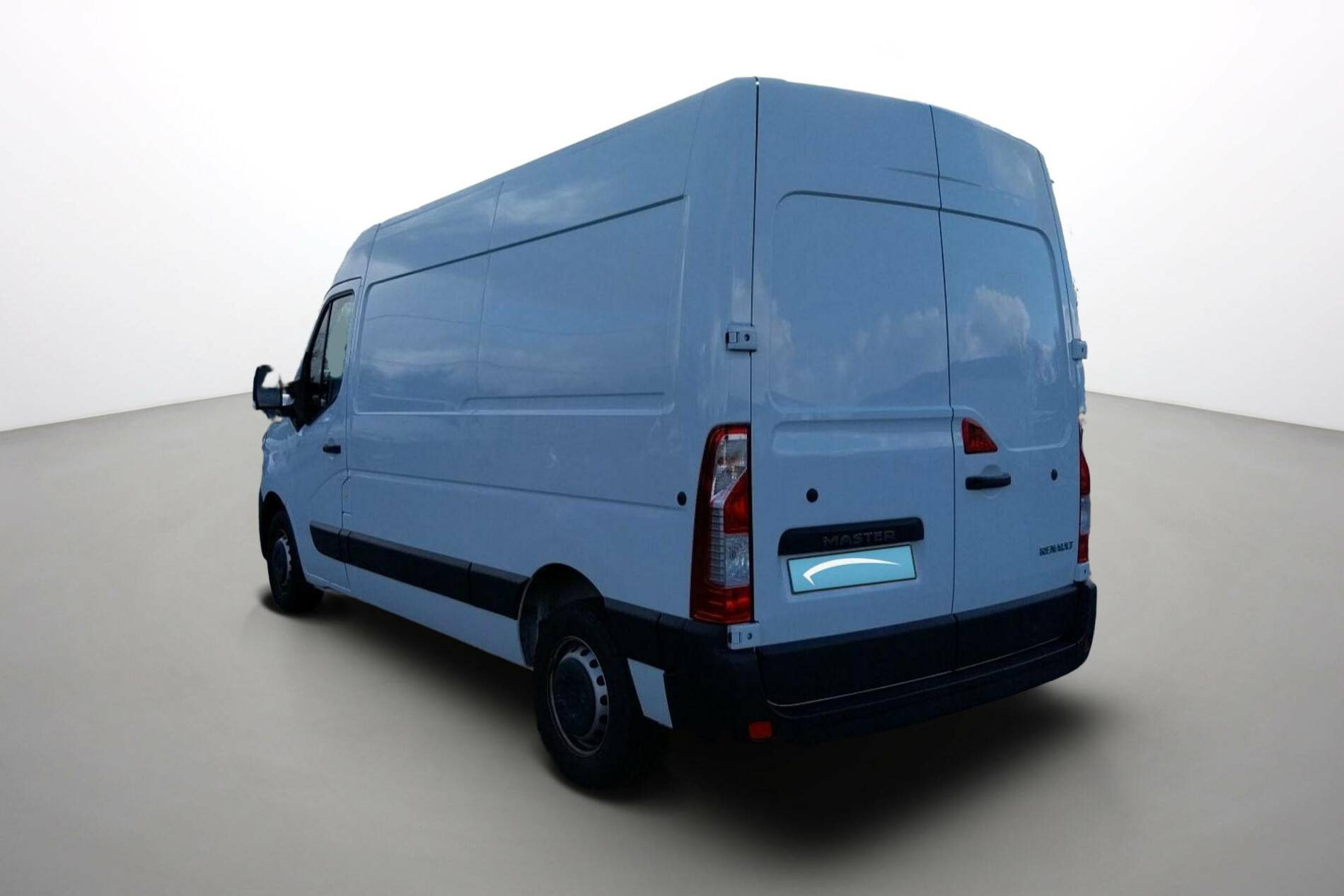 Vente en ligne Renault Master Fourgon MASTER FGN TRAC F3500 L2H2 BLUE DCI 135 au prix de 26 990 €