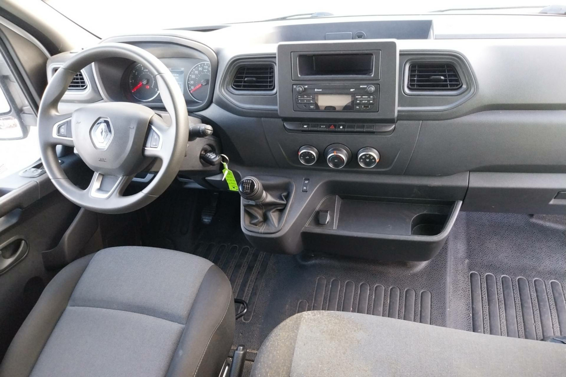 Vente en ligne Renault Master Fourgon MASTER FGN TRAC F3500 L2H2 BLUE DCI 135 au prix de 26 990 €