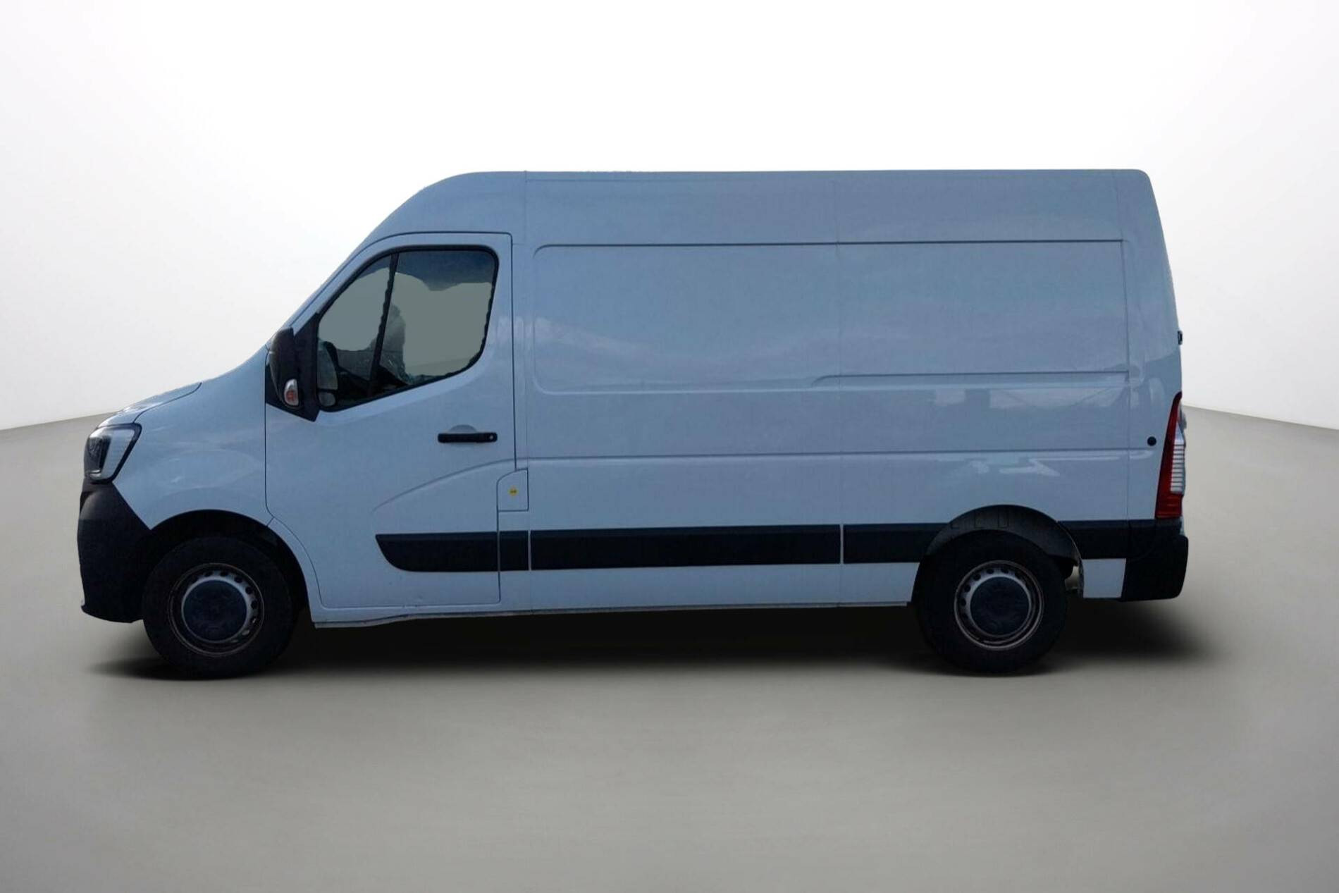Vente en ligne Renault Master Fourgon MASTER FGN TRAC F3500 L2H2 BLUE DCI 135 au prix de 26 990 €
