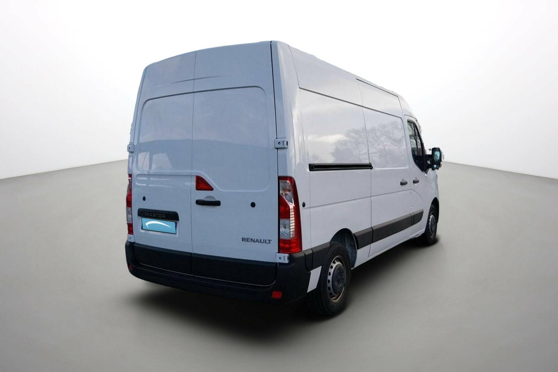 Vente en ligne Renault Master Fourgon MASTER FGN TRAC F3500 L2H2 BLUE DCI 135 au prix de 26 990 €