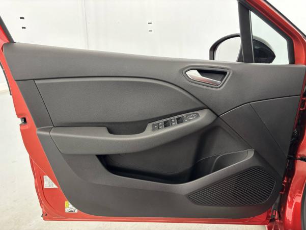 Vente en ligne Renault Clio 5 Clio TCe 90 - 21N au prix de 15 490 €
