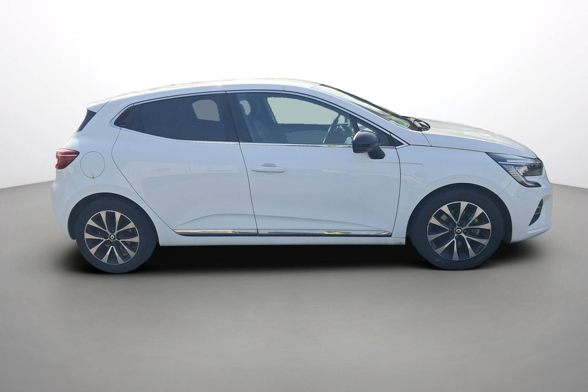 Vente en ligne Renault Clio 5 Clio E-Tech full hybrid 145 au prix de 17 990 €