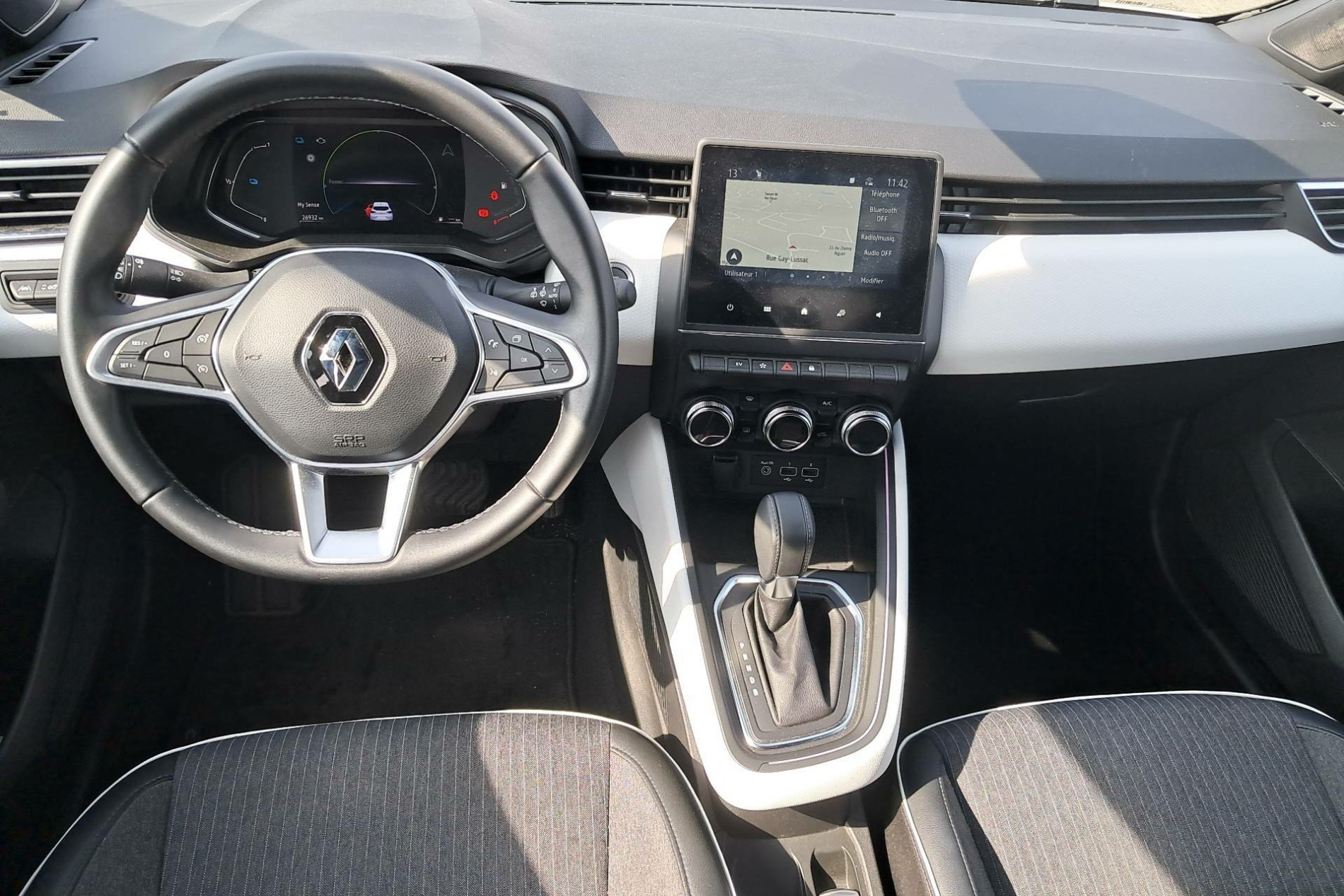Vente en ligne Renault Clio 5 Clio E-Tech full hybrid 145 au prix de 17 990 €