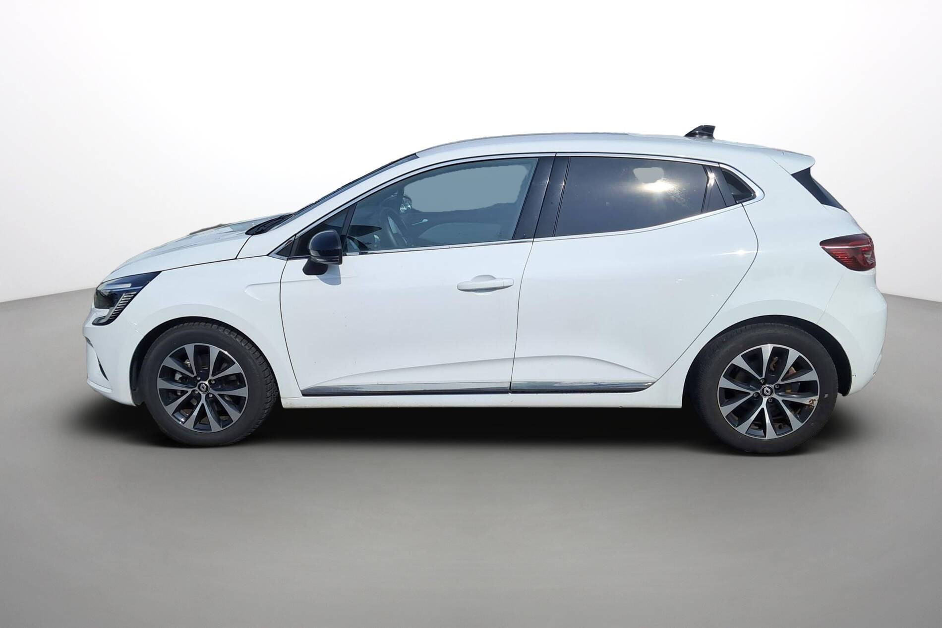 Vente en ligne Renault Clio 5 Clio E-Tech full hybrid 145 au prix de 17 990 €