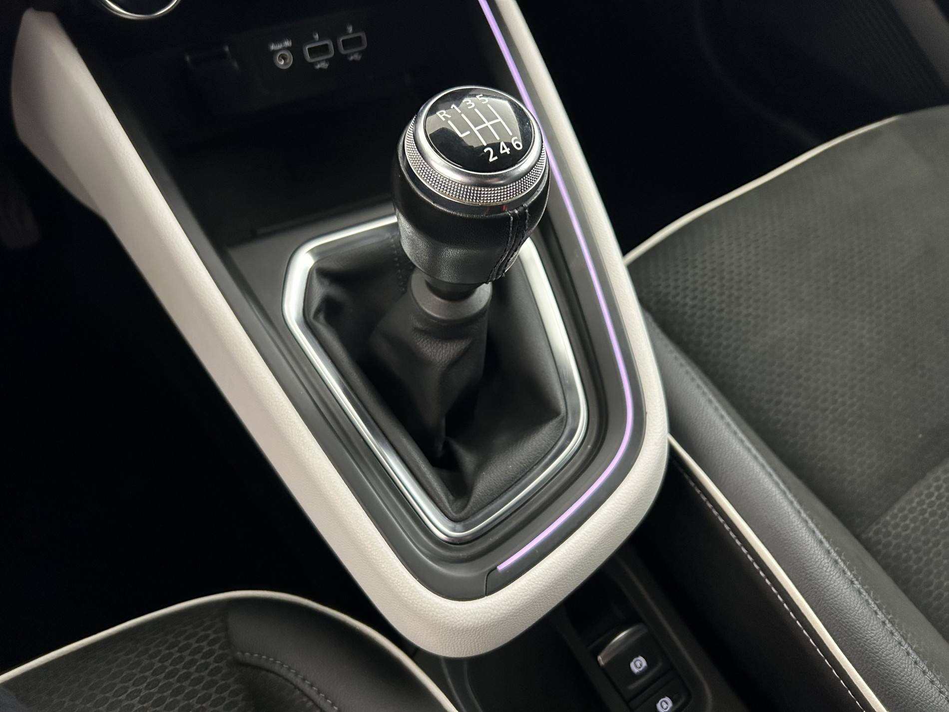 Vente en ligne Renault Clio 5 Clio TCe 140 - 21 au prix de 15 490 €