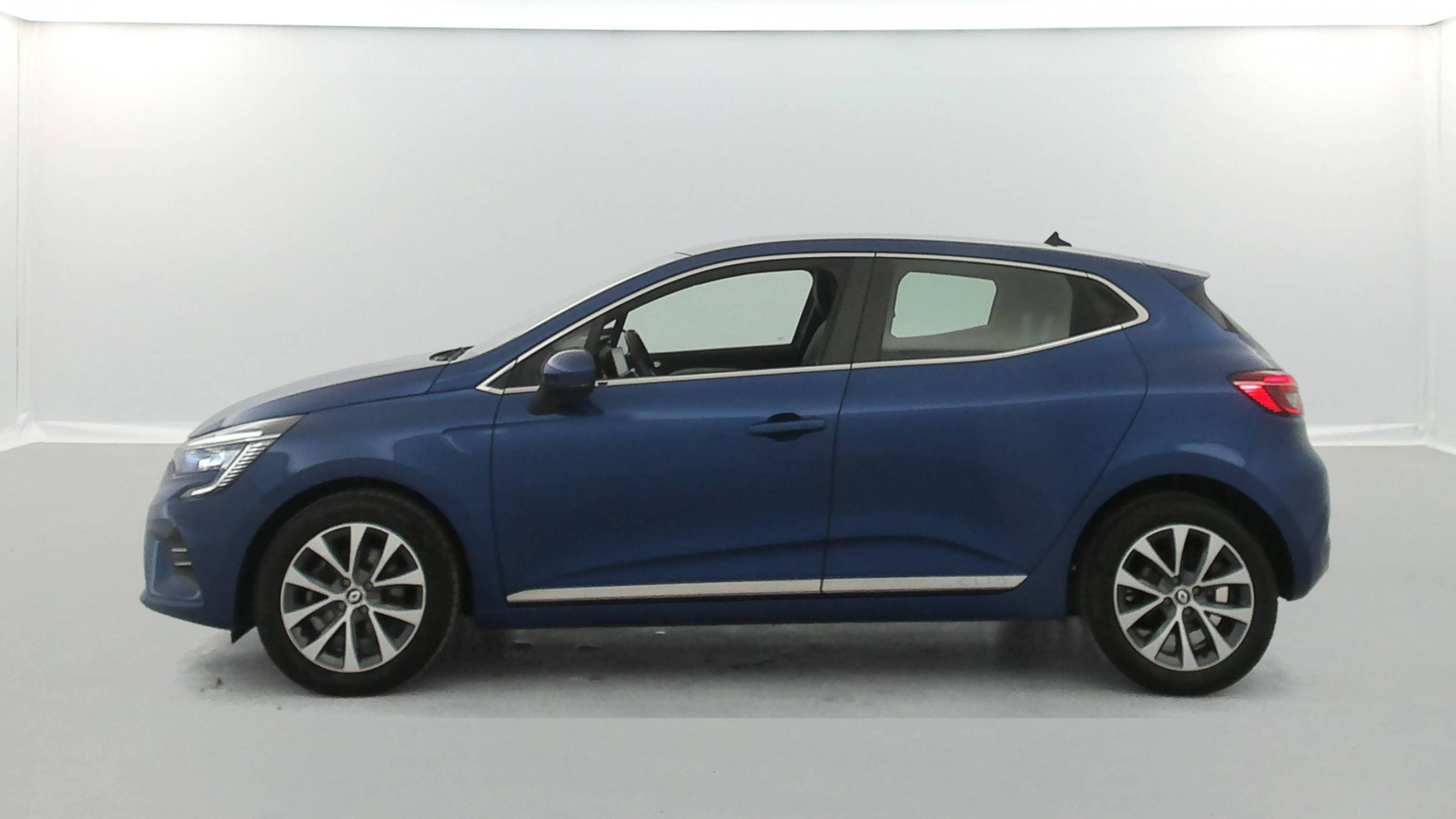 Vente en ligne Renault Clio 5 Clio TCe 140 - 21 au prix de 15 490 €