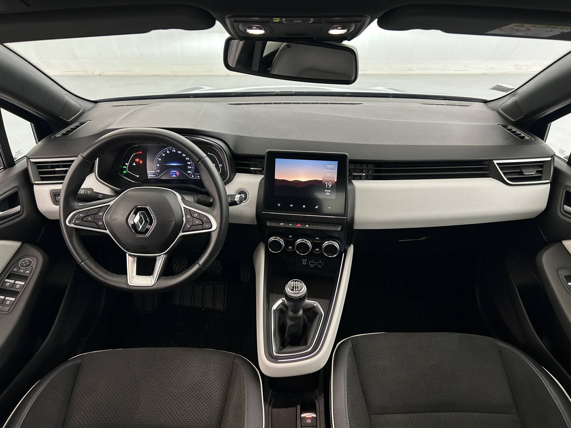 Vente en ligne Renault Clio 5 Clio TCe 140 - 21 au prix de 15 490 €