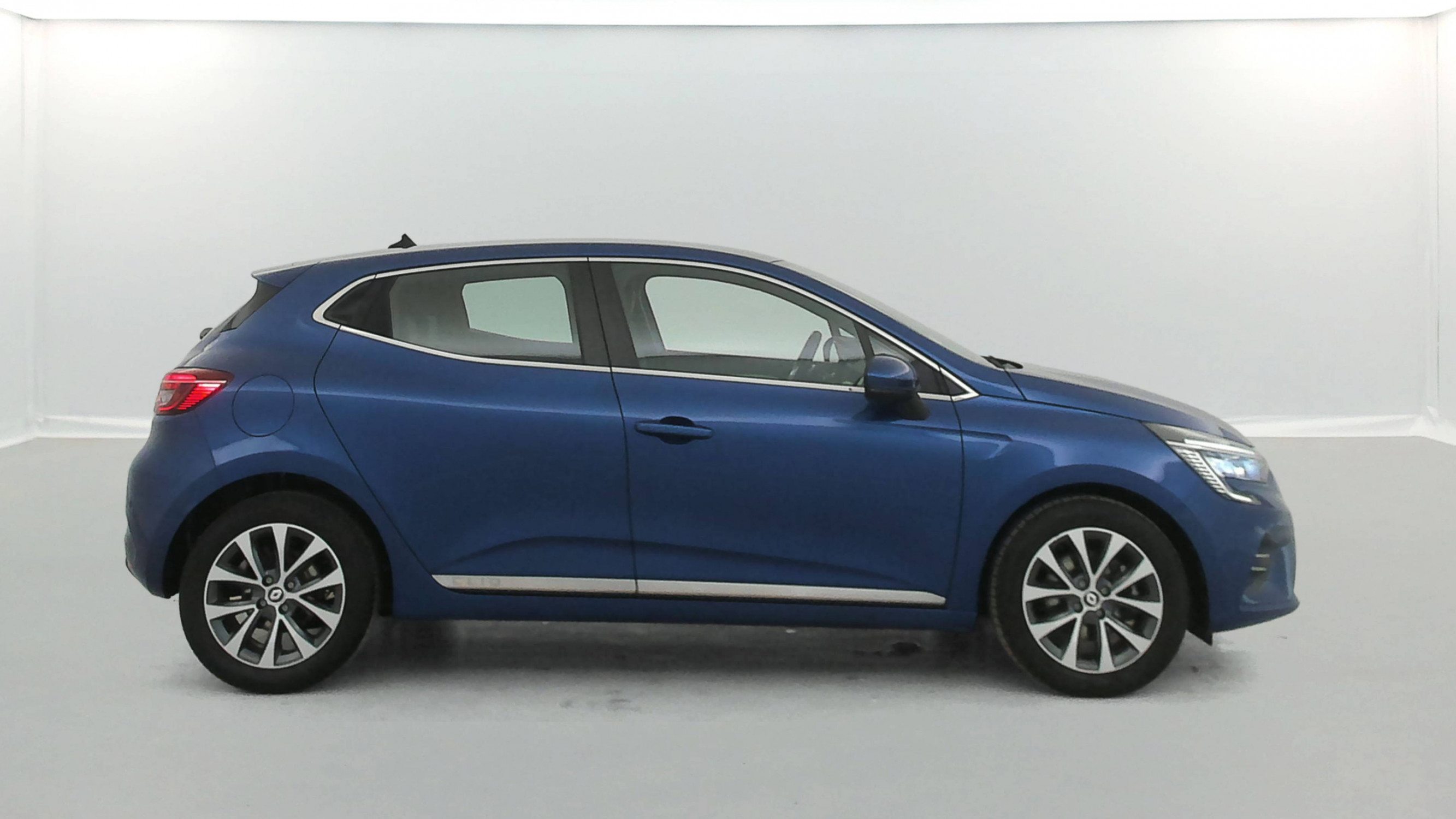 Vente en ligne Renault Clio 5 Clio TCe 140 - 21 au prix de 15 490 €