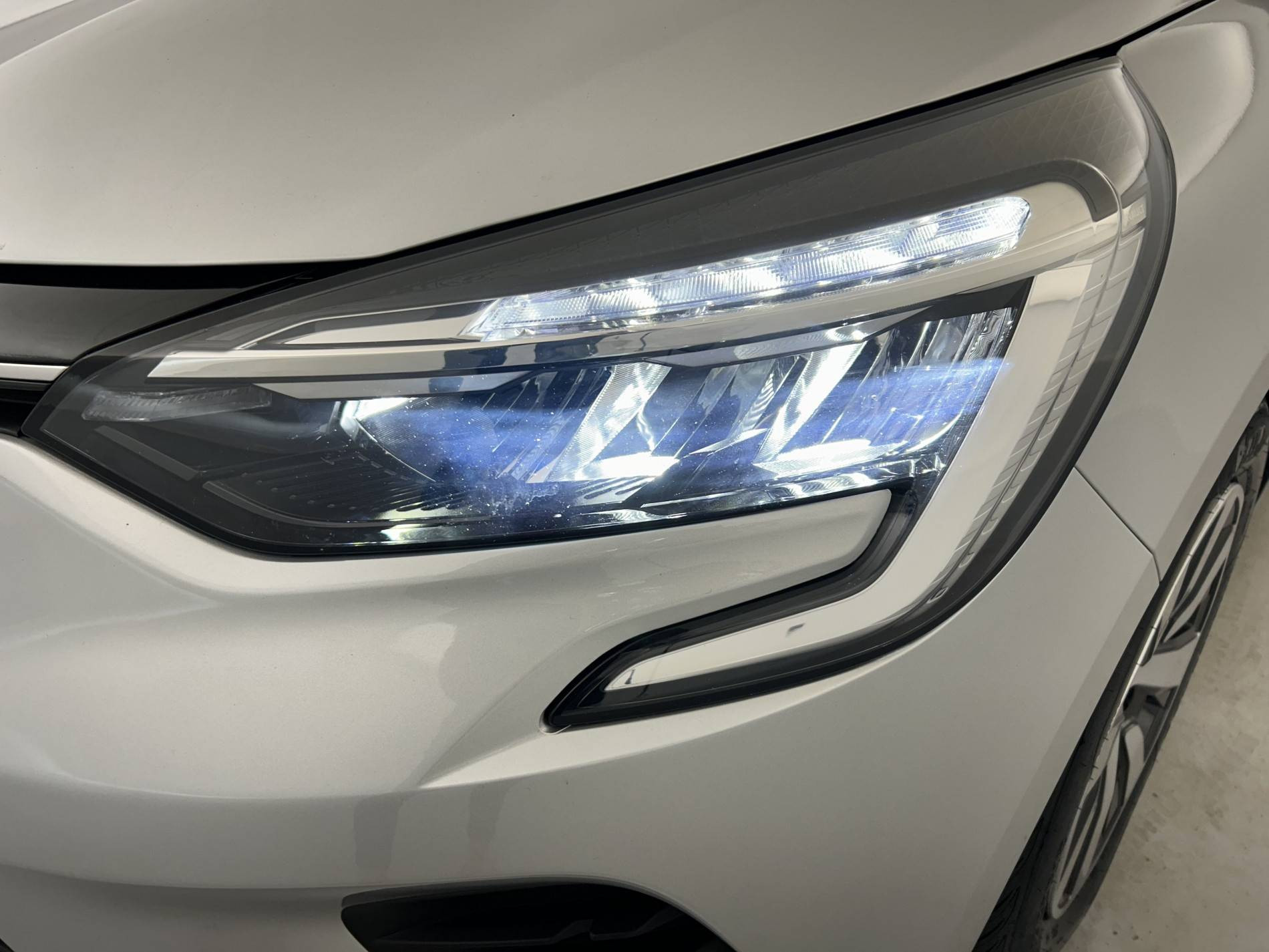 Vente en ligne Renault Clio 5 Clio TCe 90 au prix de 15 490 €