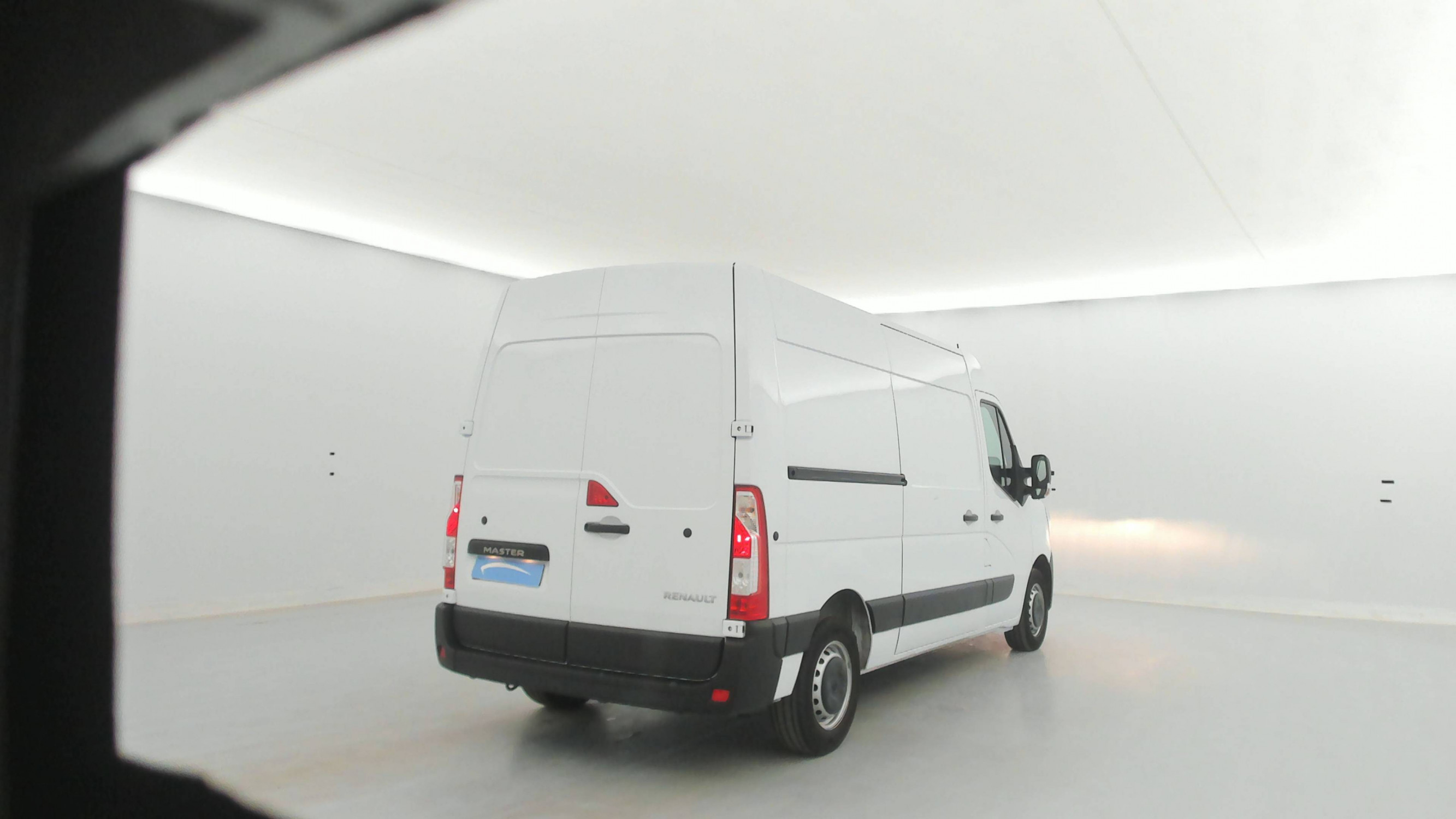 Vente en ligne Renault Master Fourgon MASTER FGN TRAC F3500 L2H2 BLUE DCI 135 au prix de 26 990 €