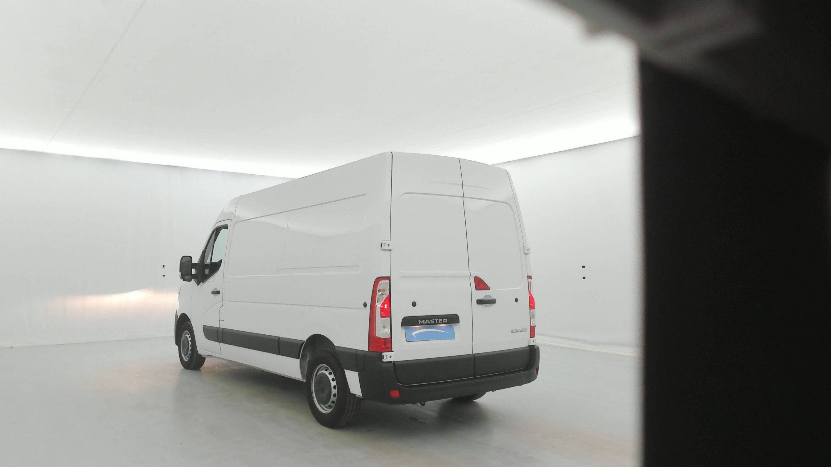 Vente en ligne Renault Master Fourgon MASTER FGN TRAC F3500 L2H2 BLUE DCI 135 au prix de 26 990 €