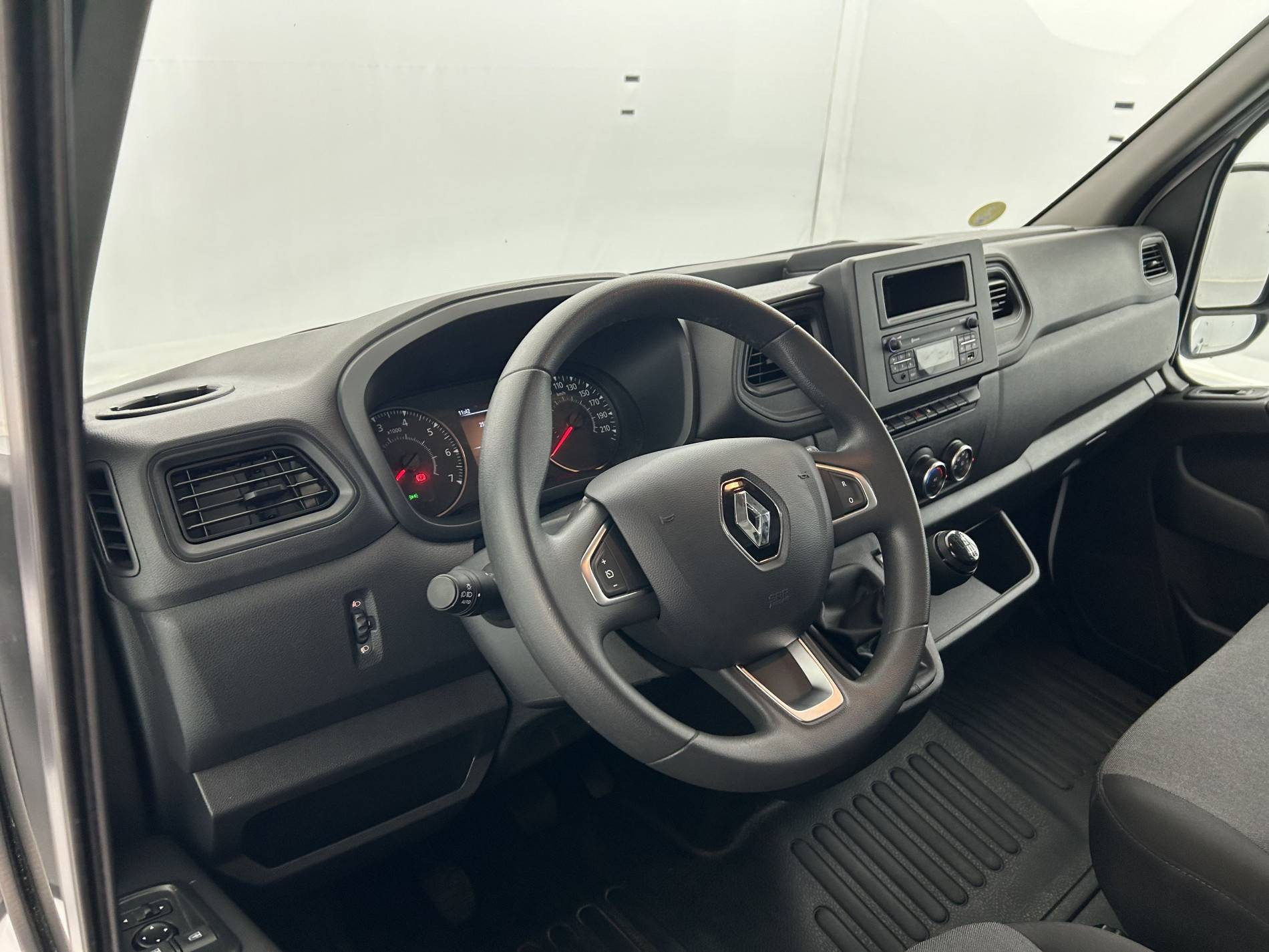 Vente en ligne Renault Master Fourgon MASTER FGN TRAC F3500 L2H2 BLUE DCI 135 au prix de 26 990 €