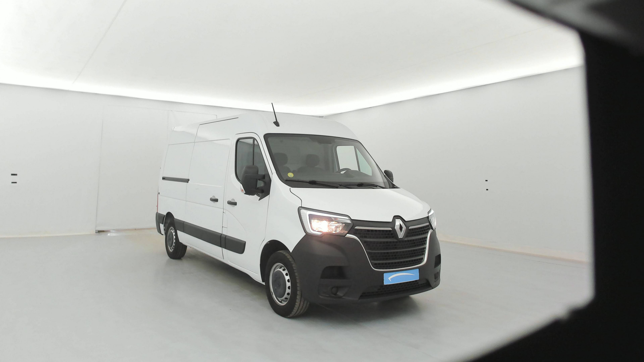 Vente en ligne Renault Master Fourgon MASTER FGN TRAC F3500 L2H2 BLUE DCI 135 au prix de 26 990 €