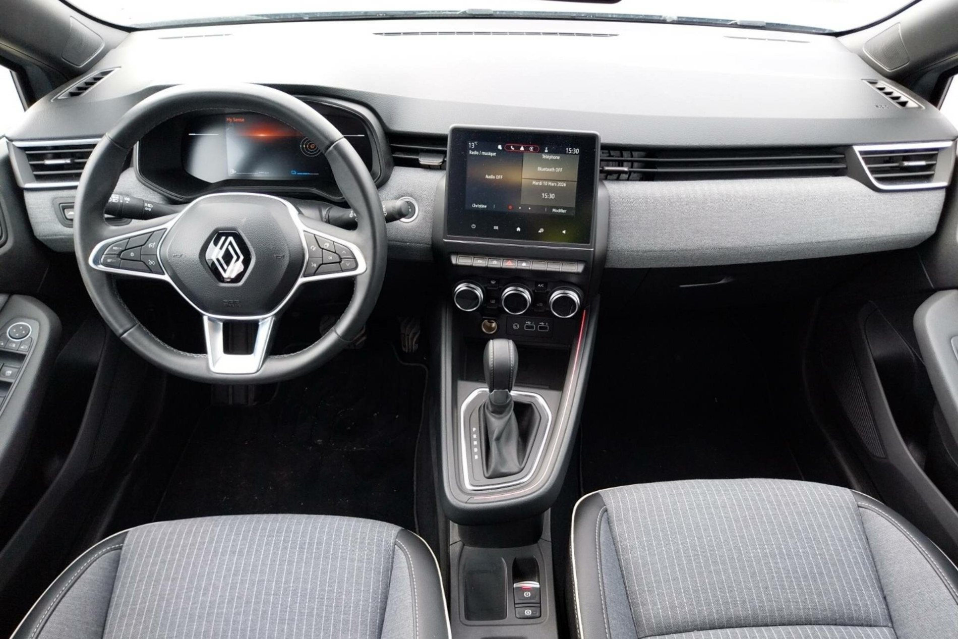 Vente en ligne Renault Clio 5 Clio E-Tech full hybrid 145 au prix de 18 990 €