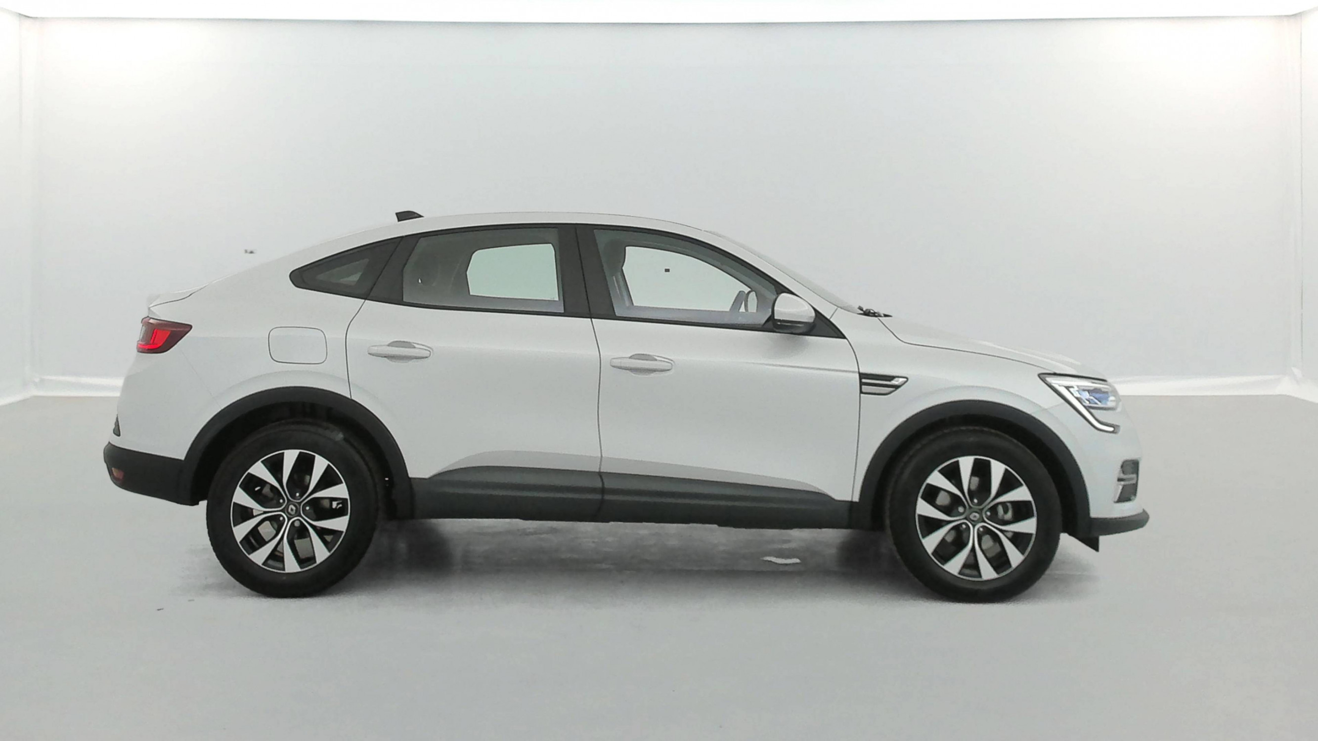 Vente en ligne Renault Arkana  E-Tech 145 au prix de 19 990 €