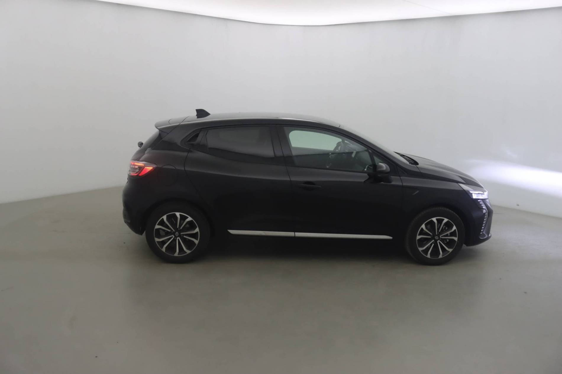 Vente en ligne Renault Clio 5 Clio E-Tech full hybrid 145 ch GSR2 au prix de 22 790 €