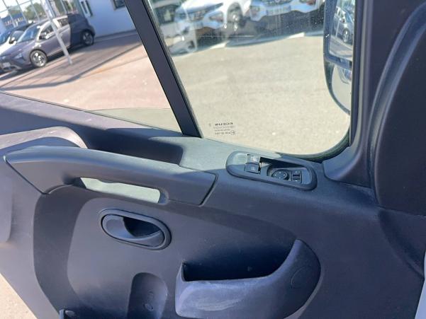 Vente en ligne Renault Master Fourgon MASTER FGN TRAC F3500 L2H2 BLUE DCI 135 au prix de 26 900 €