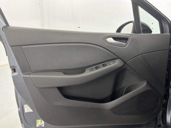 Vente en ligne Renault Clio 5 Clio E-Tech 140 - 21N au prix de 17 490 €