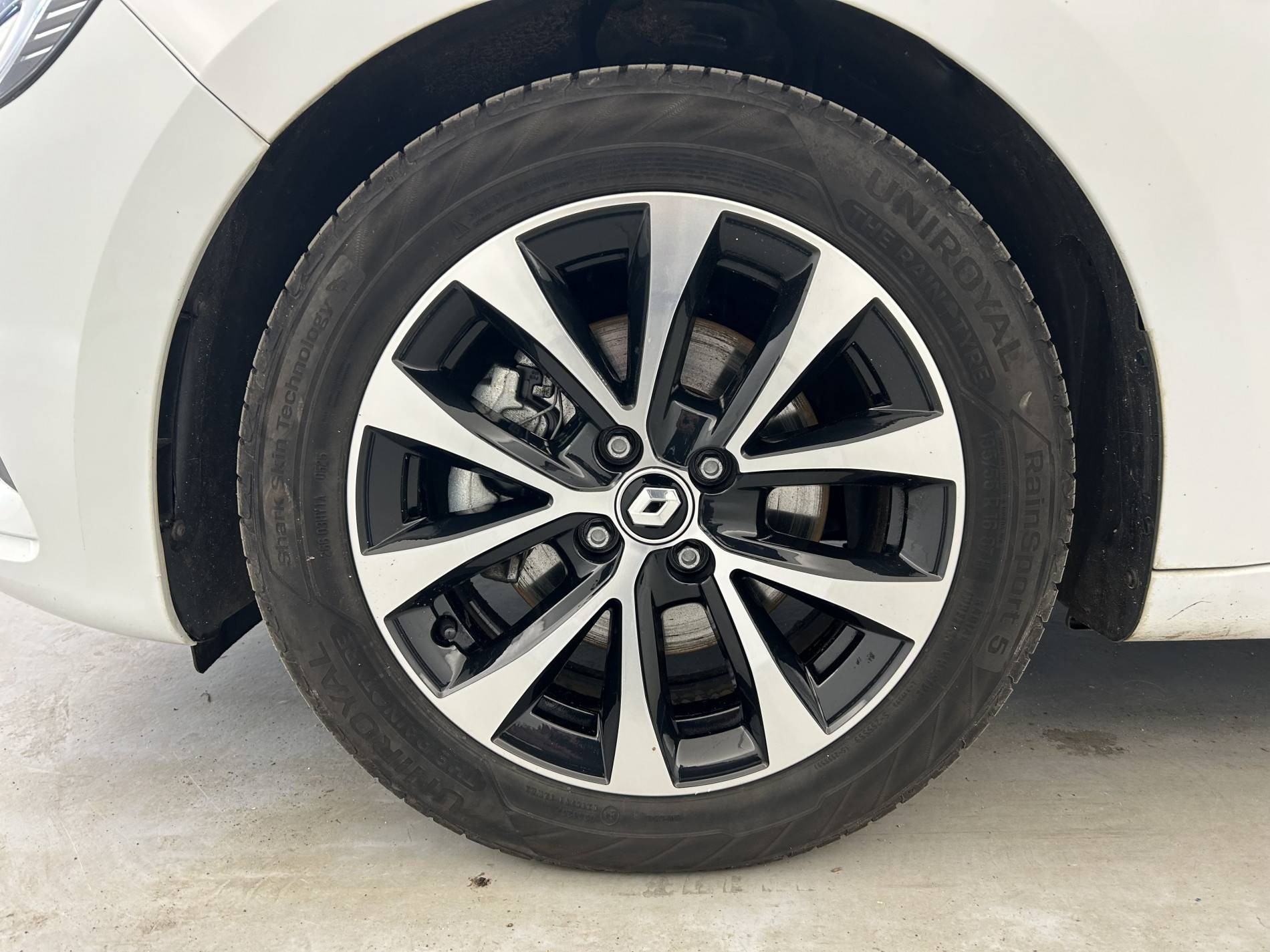 Vente en ligne Renault Clio 5 Clio E-Tech full hybrid 145 au prix de 17 990 €