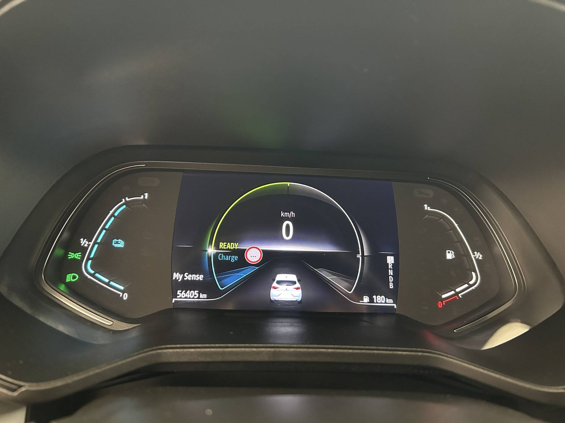 Vente en ligne Renault Clio 5 Clio E-Tech full hybrid 145 au prix de 17 990 €