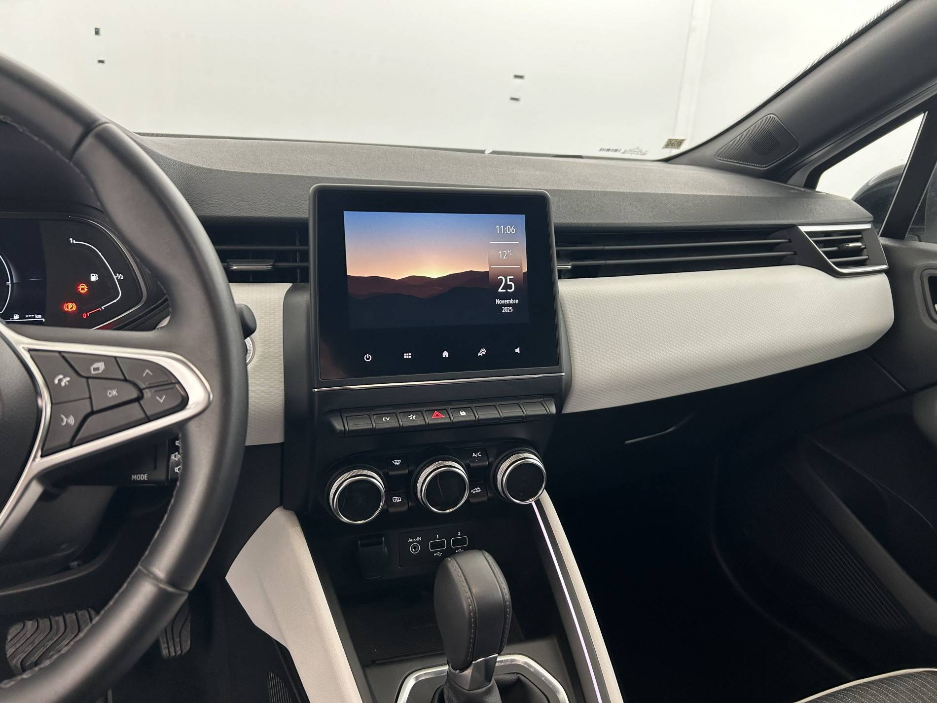 Vente en ligne Renault Clio 5 Clio E-Tech full hybrid 145 au prix de 17 990 €