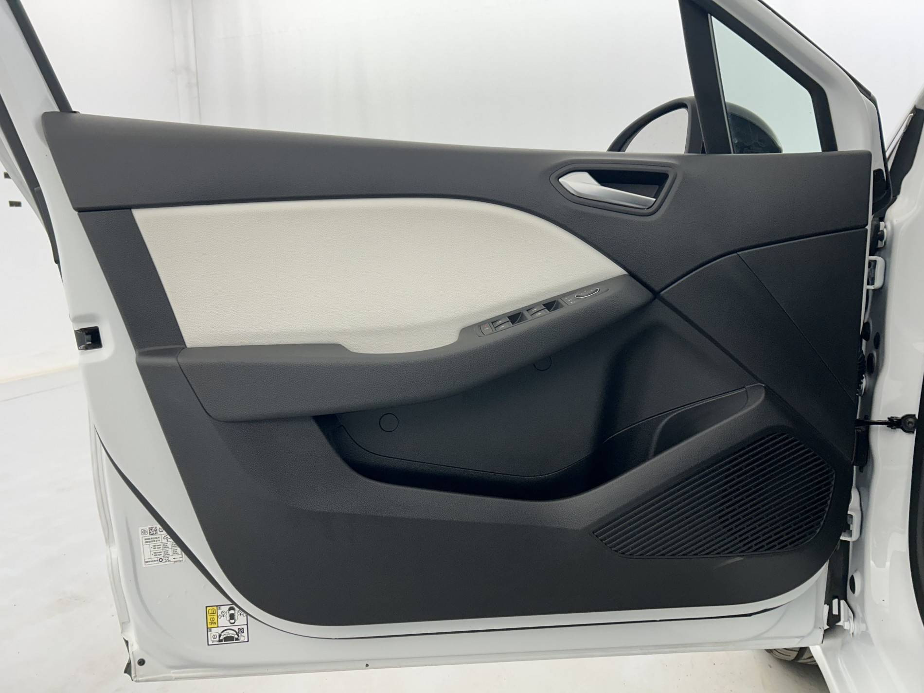 Vente en ligne Renault Clio 5 Clio E-Tech full hybrid 145 au prix de 17 990 €